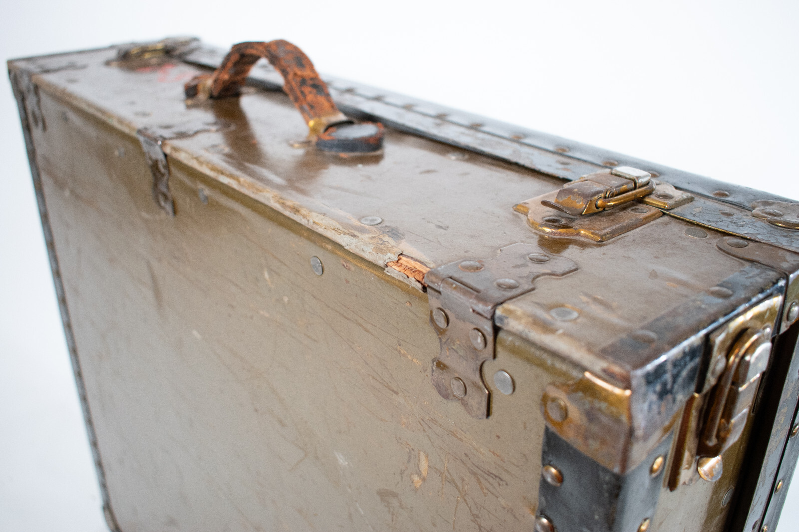 VTG Unique Metal Lined Trunk Case w Hinged Front Panel – Military/Civil Defense?