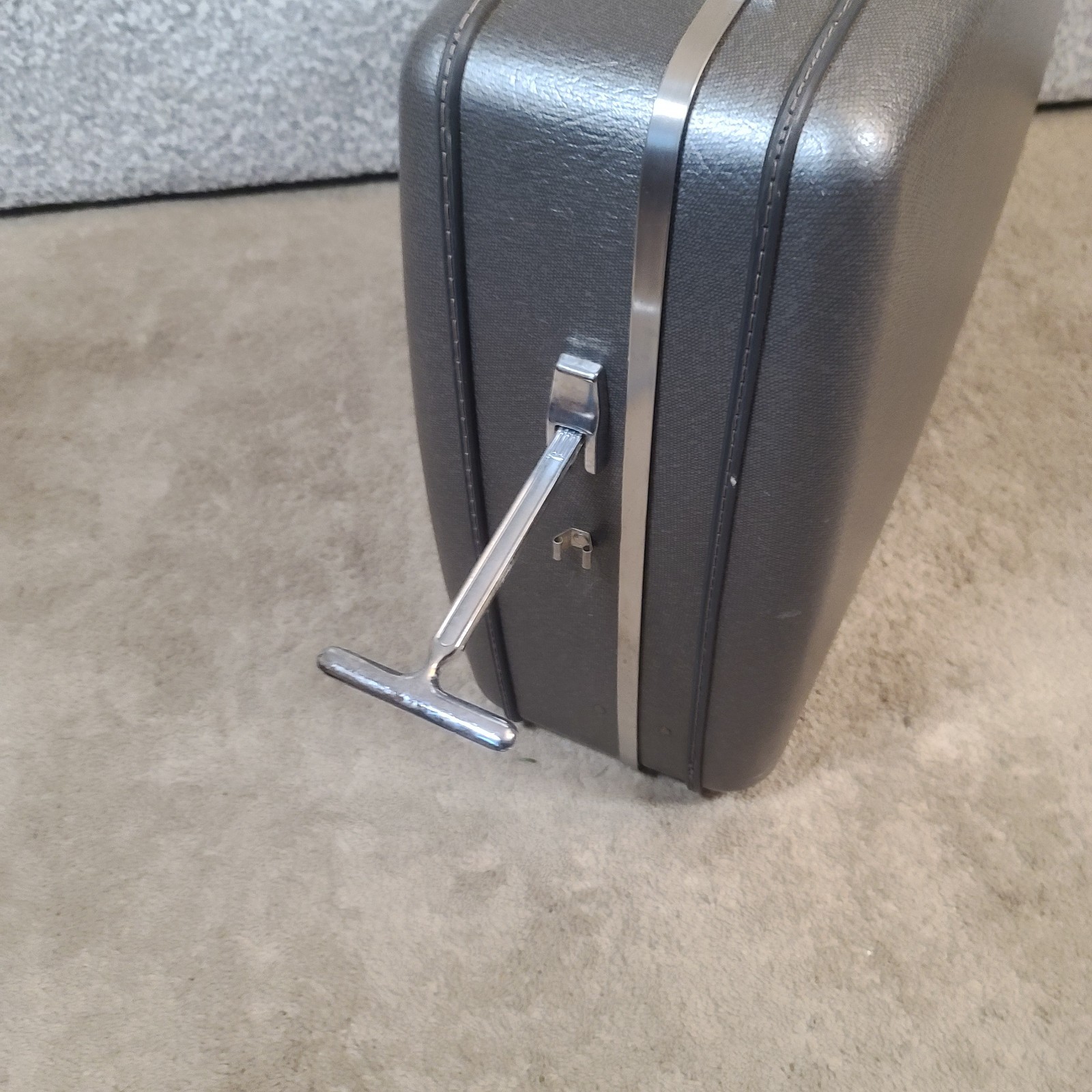 Vintage American Tourister Rolling Hard-shell Luggage Silver w/Wheels 26x20x8