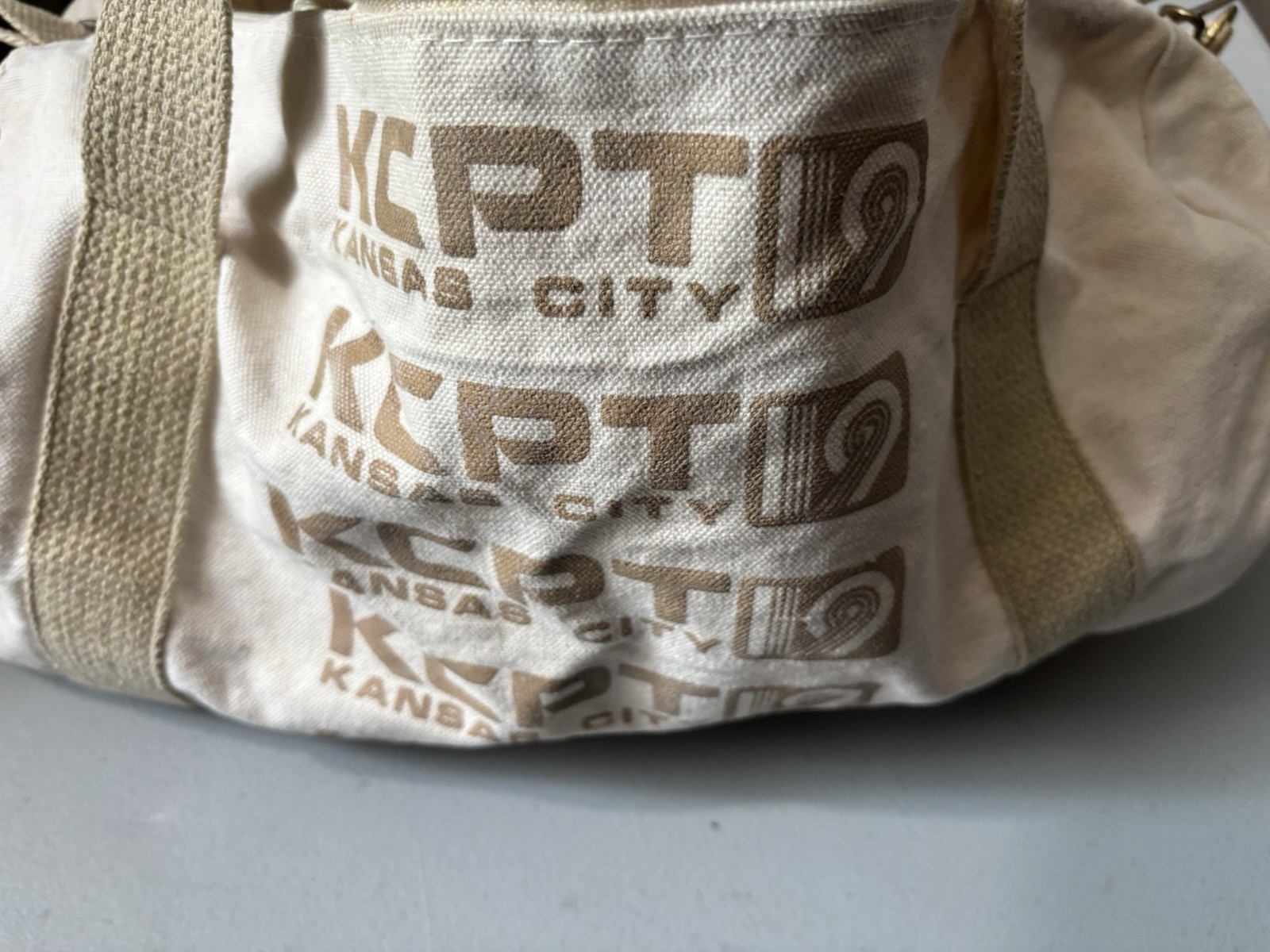 KCPT19 Vtg Duffel bag Tan