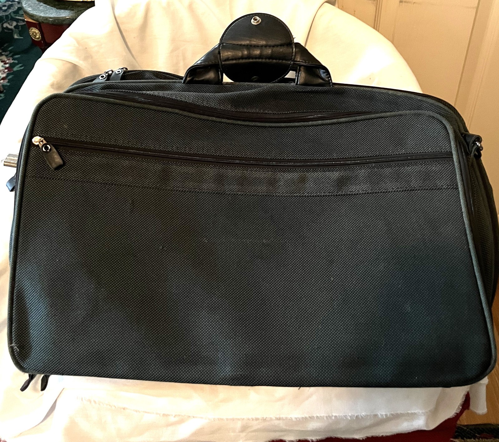 Samsonite Case Dark Green 23 X 13 Multi-Compartment Fnctional Zippers Vintage
