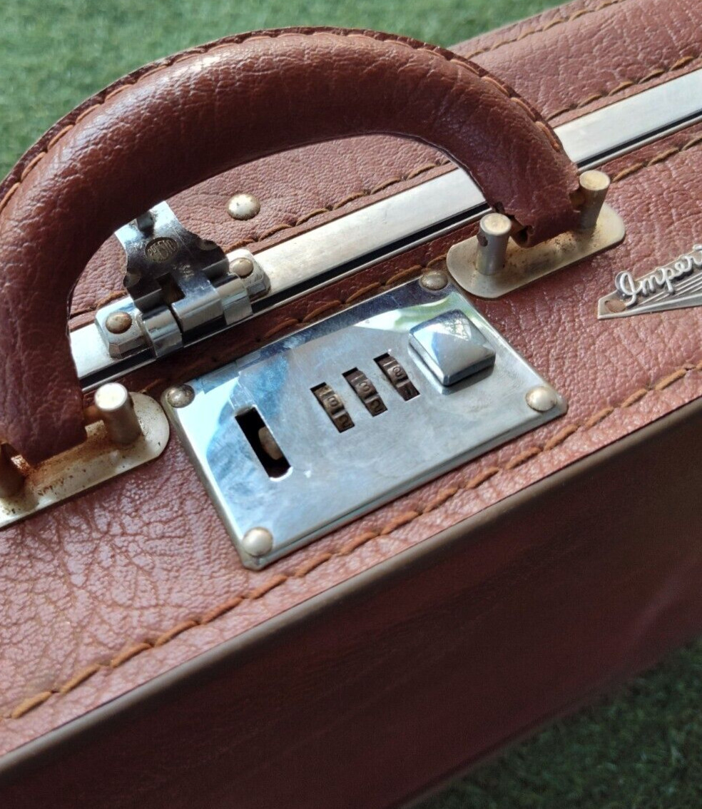 VINTAGE IMPERIAL CARRY ON LUGGAGE SUITCASE LOCKING 18″ BROWN – GOOD CONDITION