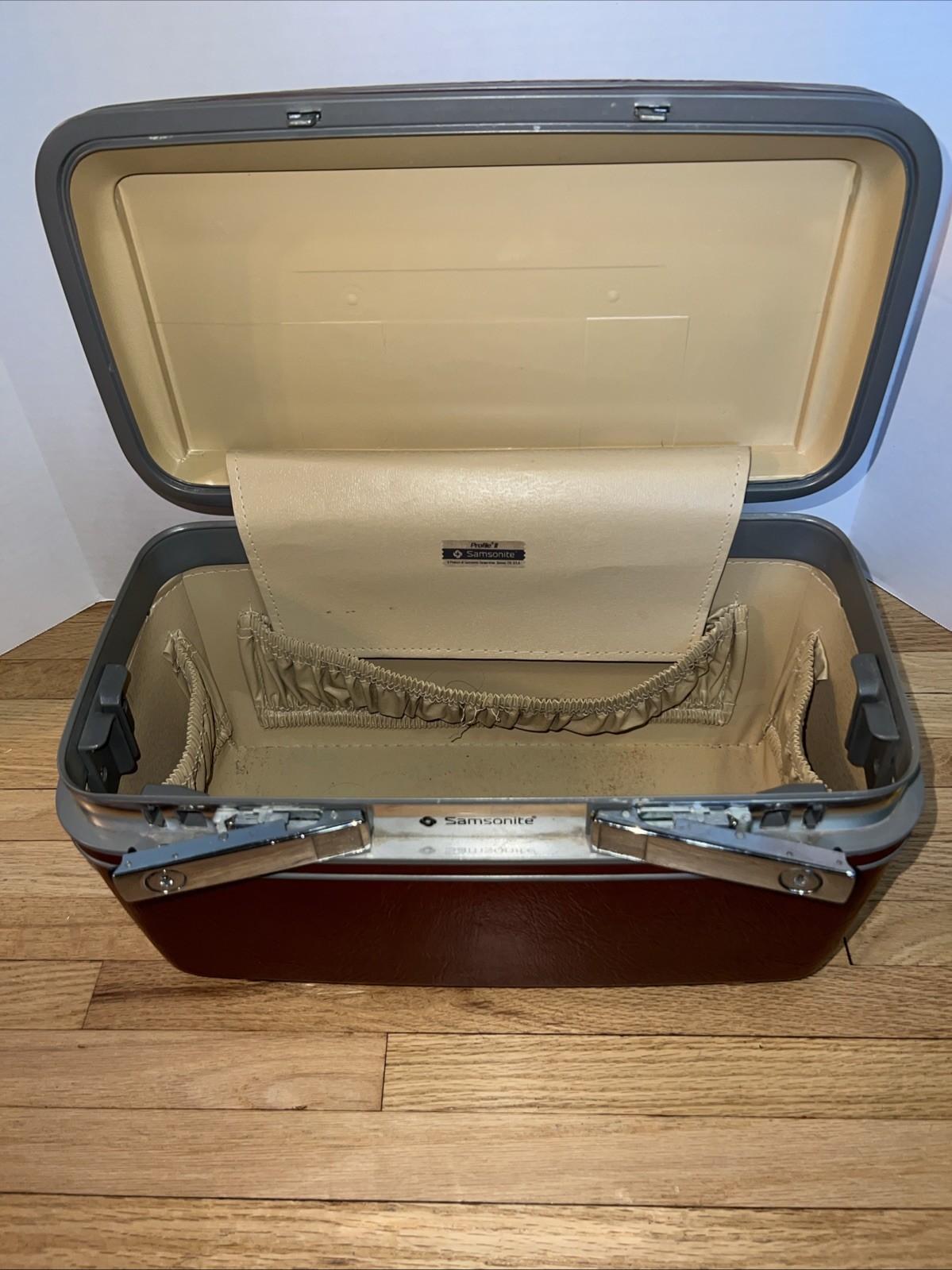 VTG Samsonite Train Case Burgundy Makeup Case Hard Shell Travel Vanity USA
