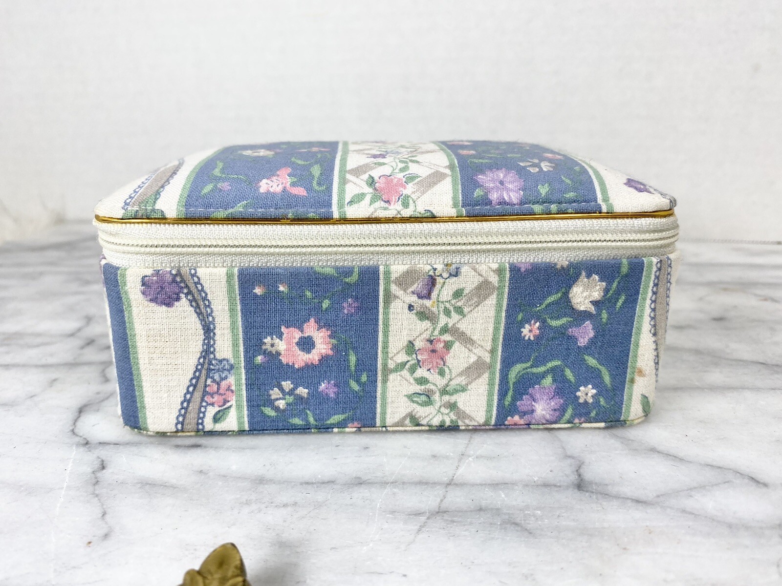 Vintage Jewelry case travel box Zip Around Storage Floral 80s flowers small