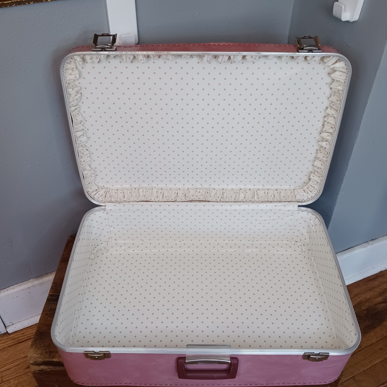 Vintage 1997 Home Interiors & Gifts 40th Anniversary Rep Suitcase Luggage