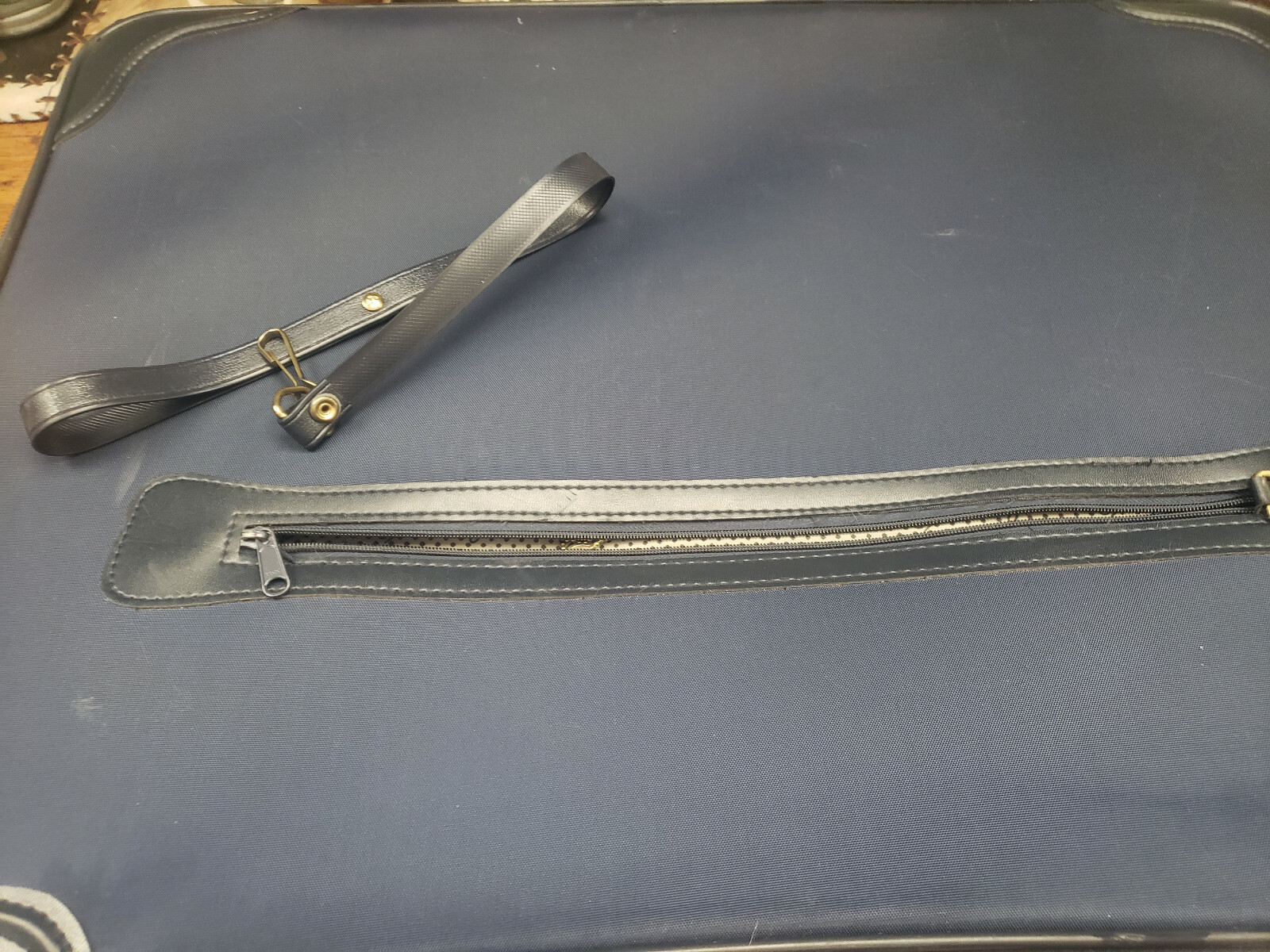 Vintage RICARDO Beverly HILLS Blue Large SUITCASE WHEELS Cord LOCK Excellent con