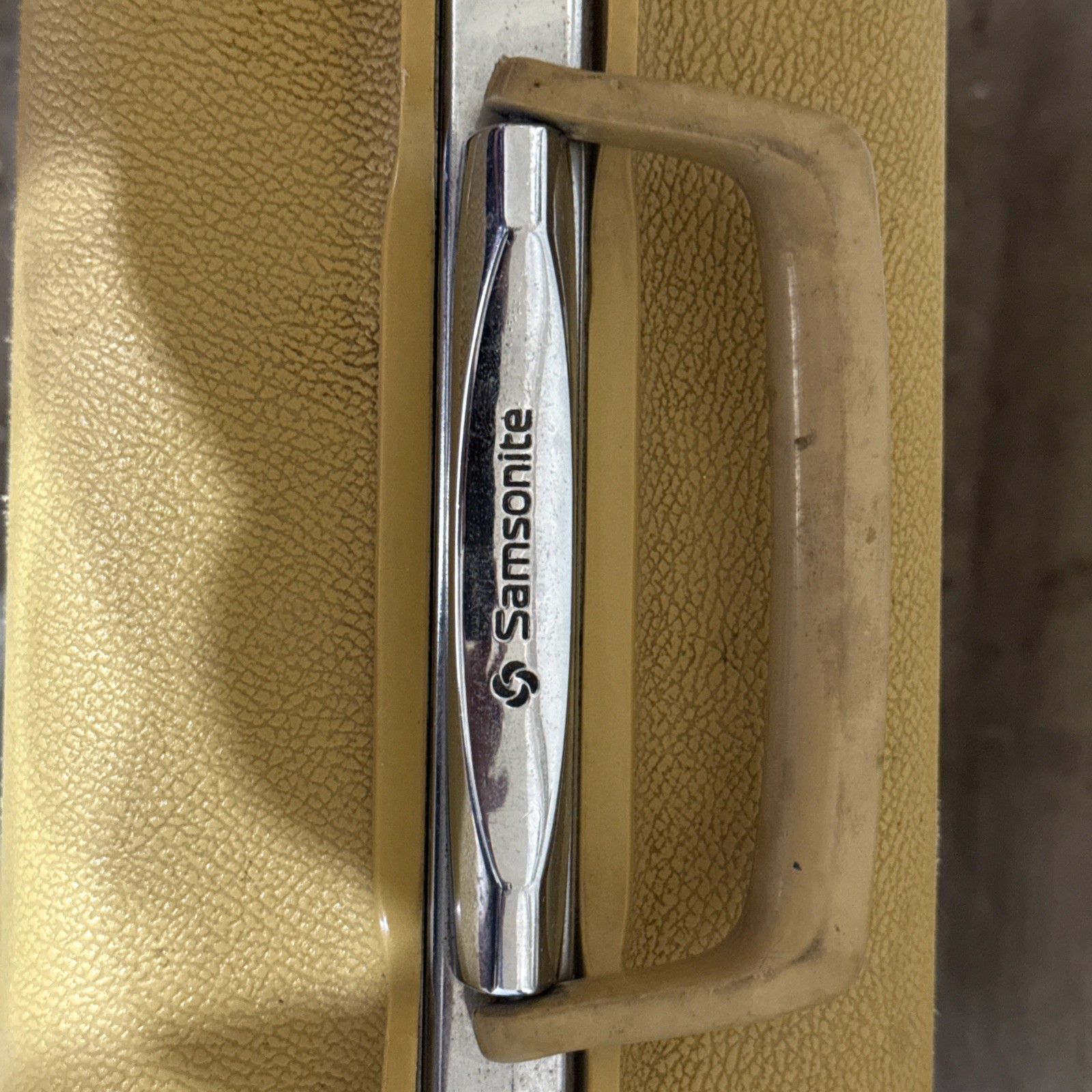 Vintage Royal Traveller Medalist Hard Shell Suitcase Yellow Luggage Samsonite