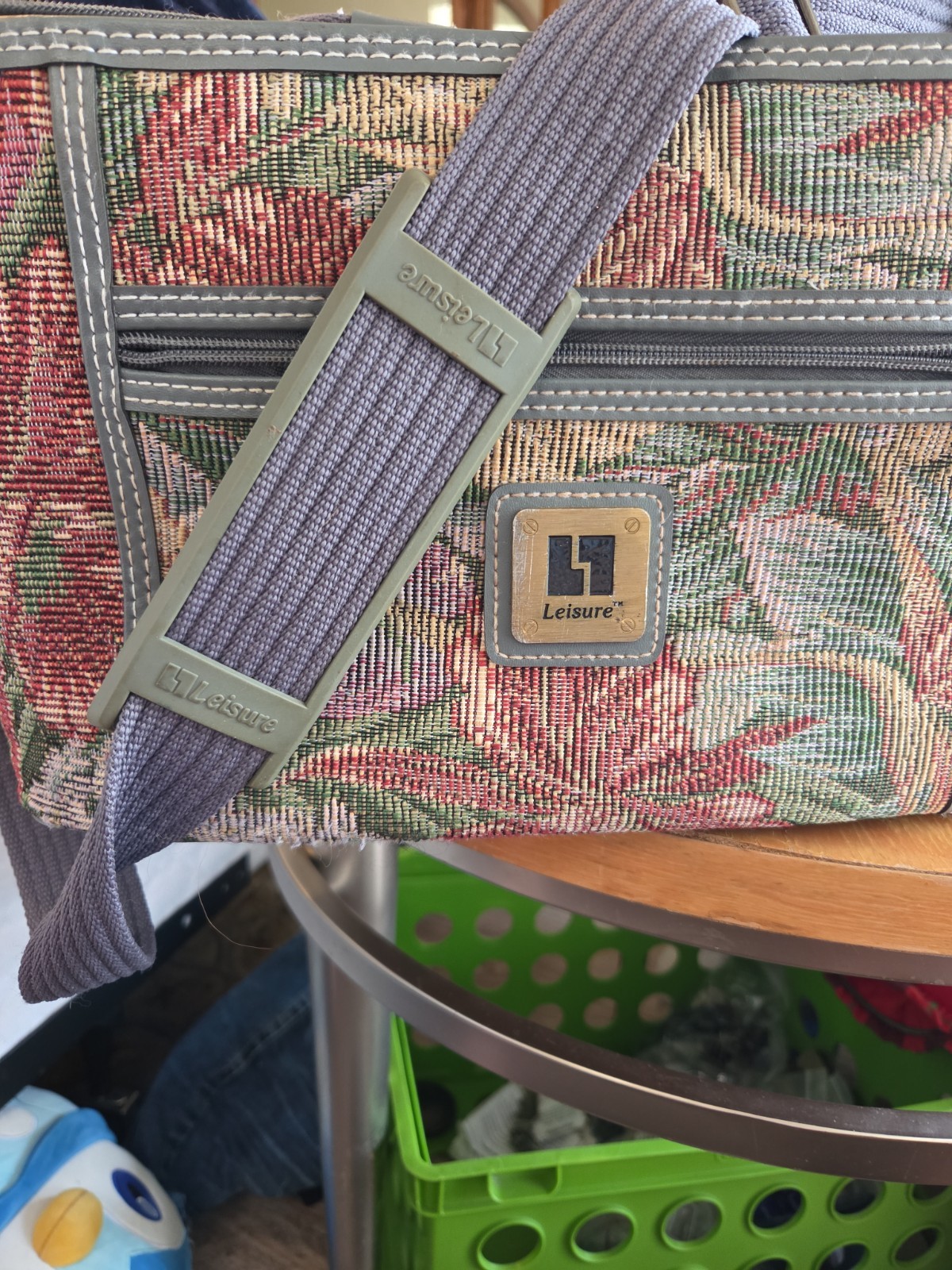 Near Mint Vintage 1980s Leisure Tapestry Train Case Makeup Travel Strap 14″, Vtg