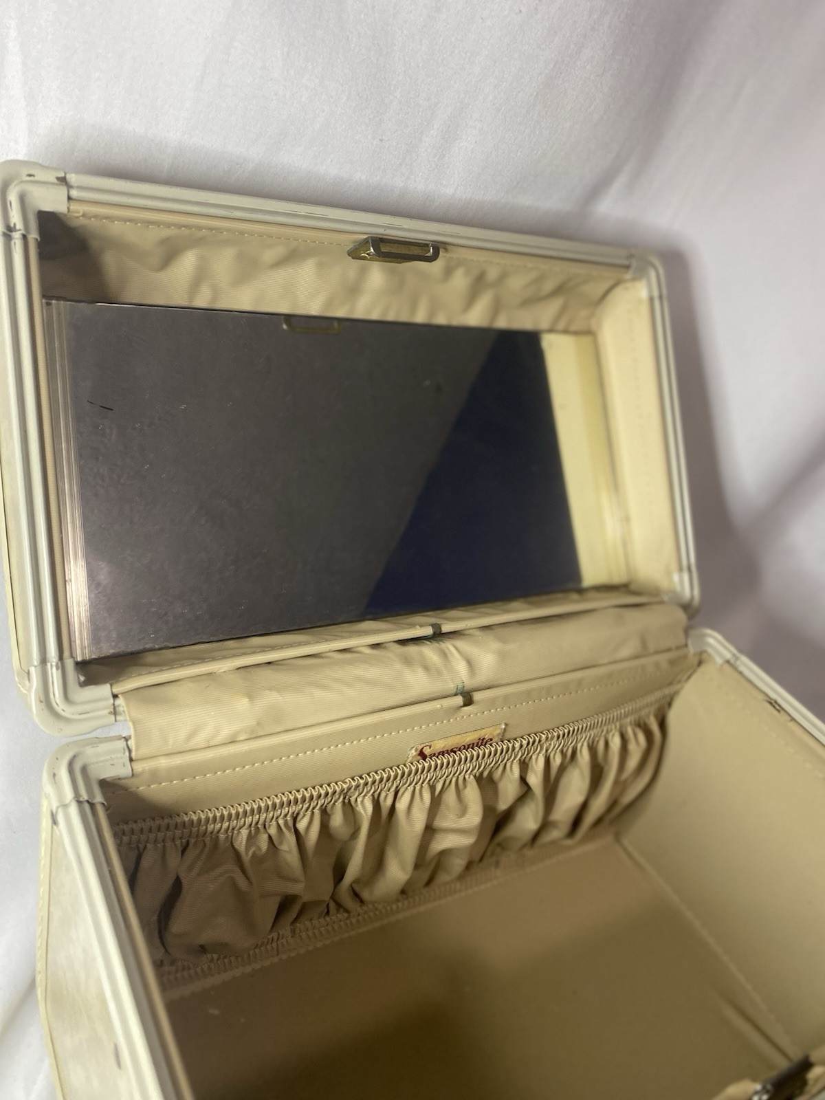 Vintage Samsonite 50’s Shwayder Bros. Train Suitcase 4512 Marbled Beige No Key