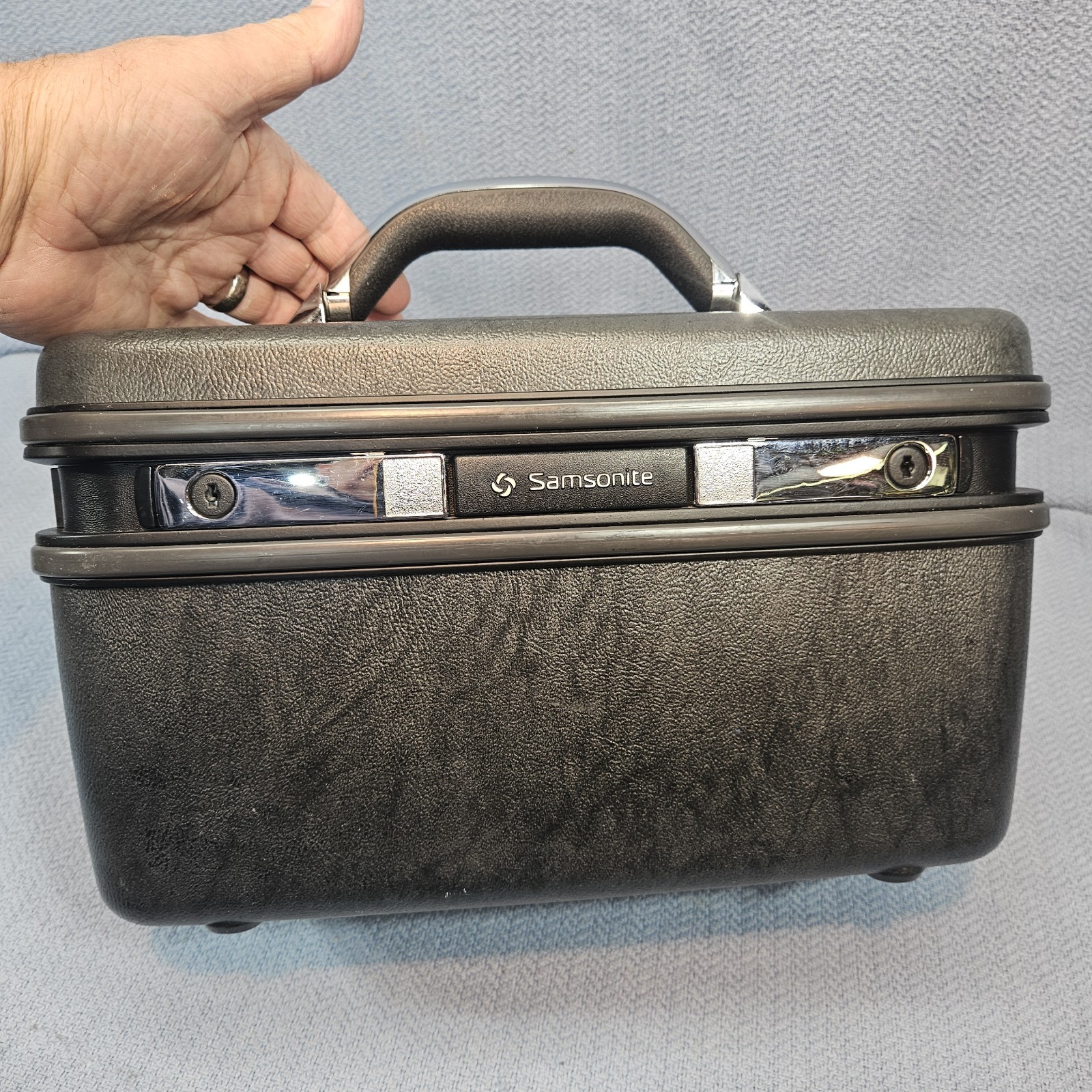 Samsonite Silhouette 4 Hard Shell Gray Cosmetic Makeup Travel Train Case