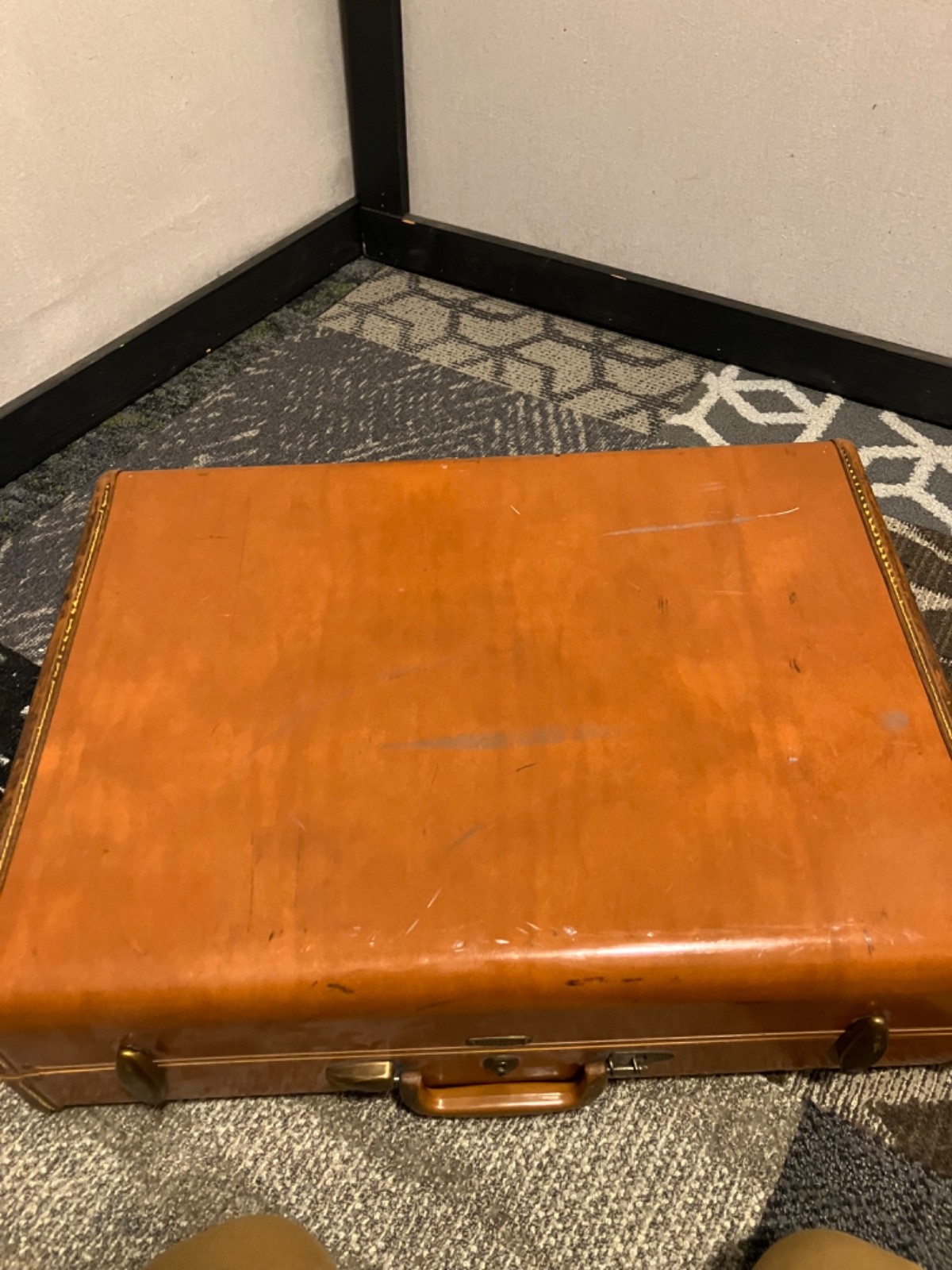 Vintage 1950’s Samsonite Brown Leather Hard Shell Luggage NO KEY