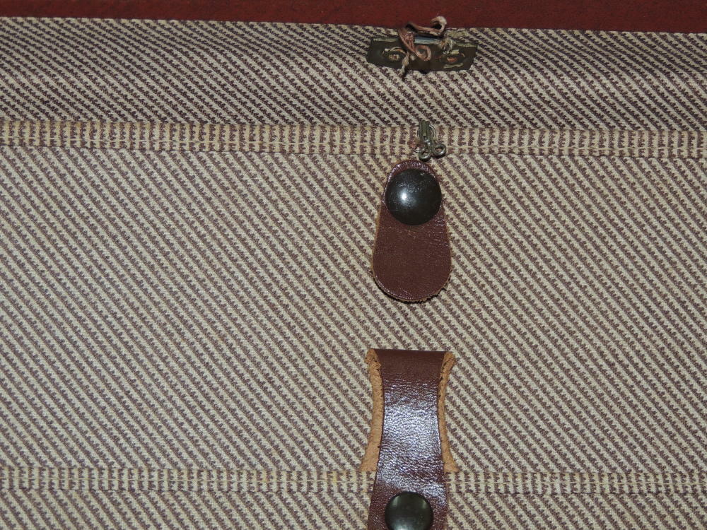 Vintage Brown Hardshell Suitcase 20″x13″x6.5″ Luggage c1945 Delta Airlines decal