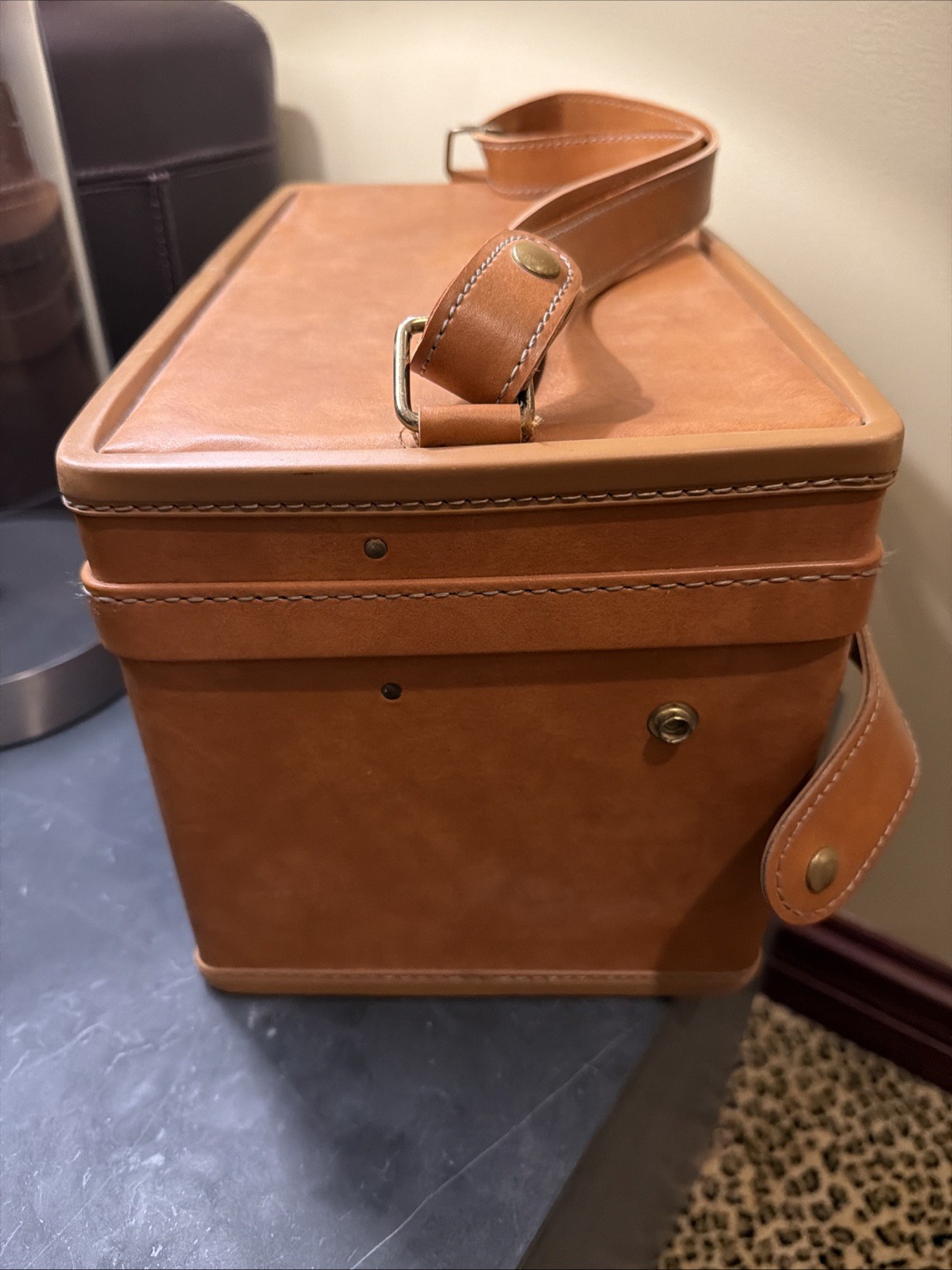 Hartman Luggage Large Vintage Brown Leather Paisley Interior Brass Hardware