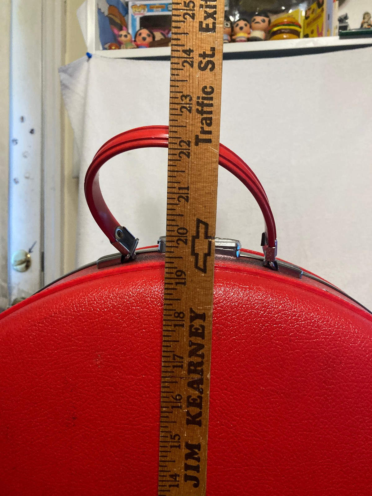 Vintage American Tourister Tiara Round Hat Box Luggage 20″ Suitcase Red Case