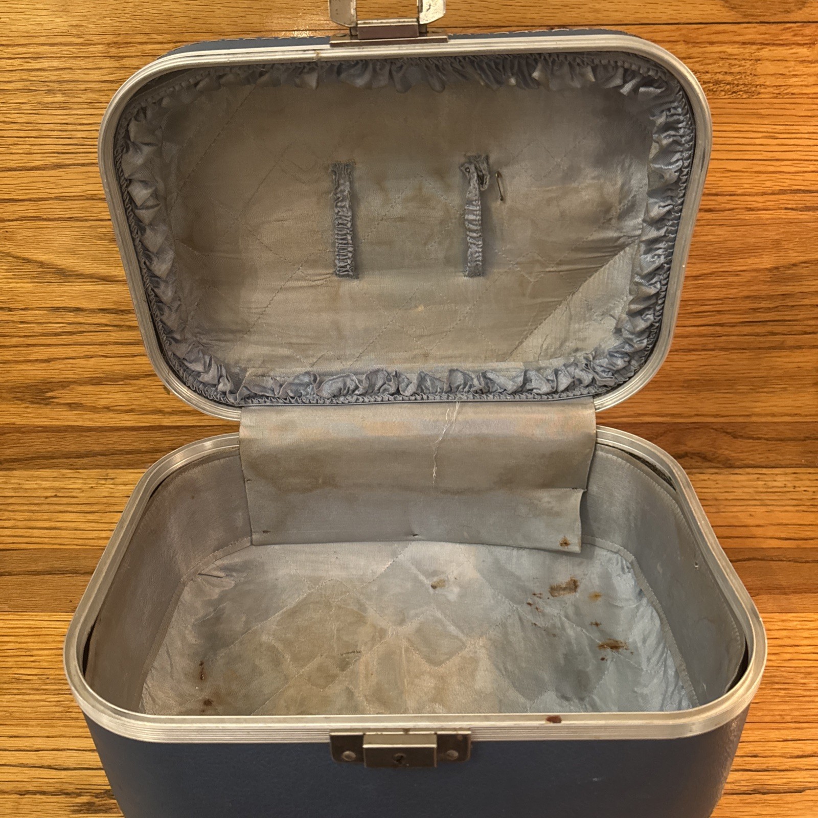Vintage Blue Train Case – Hard Sided Classic Mid-Century