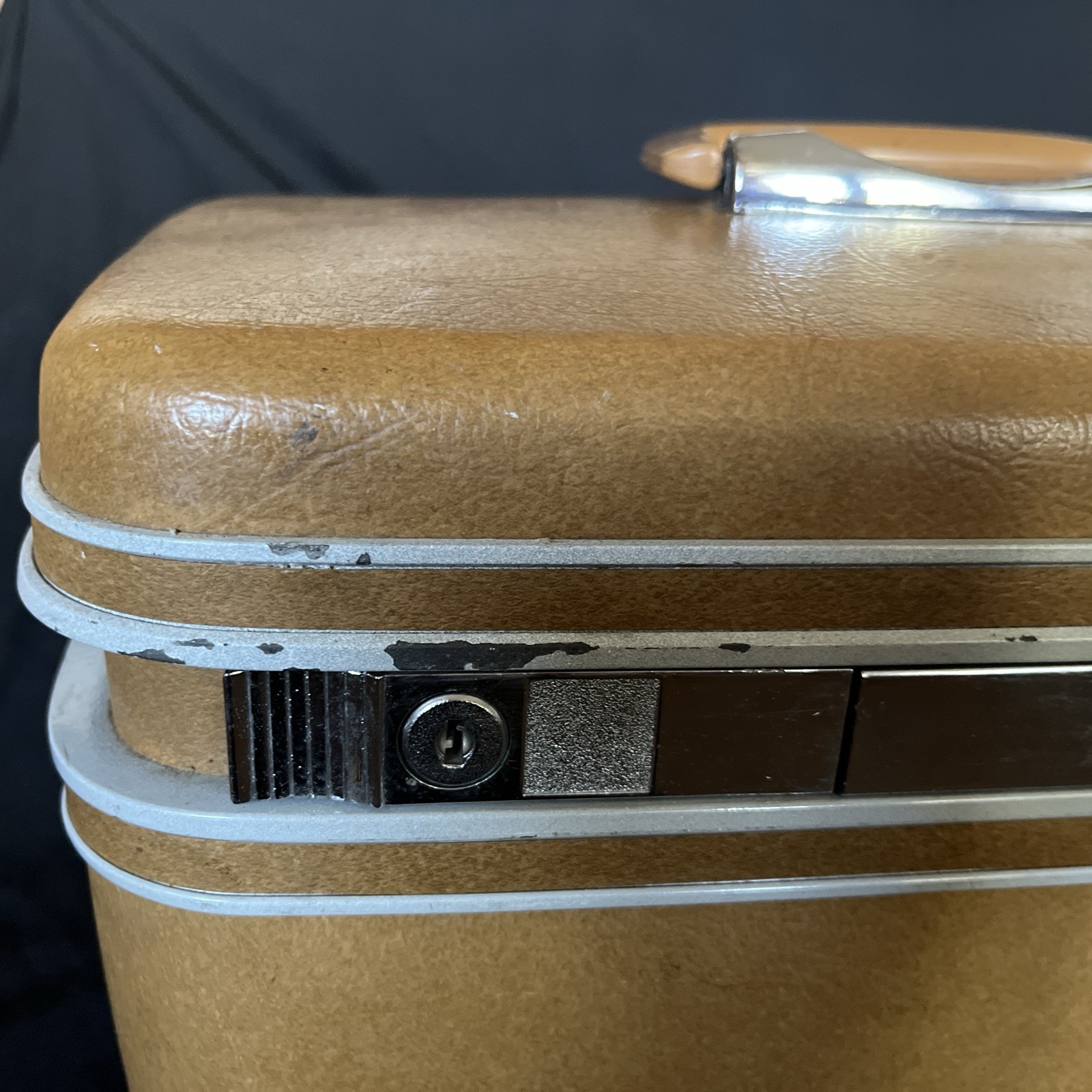 Vtg SAMSONITE SILHOUETTE Brown Makeup Train Travel Hard Shell Case Remove Tray