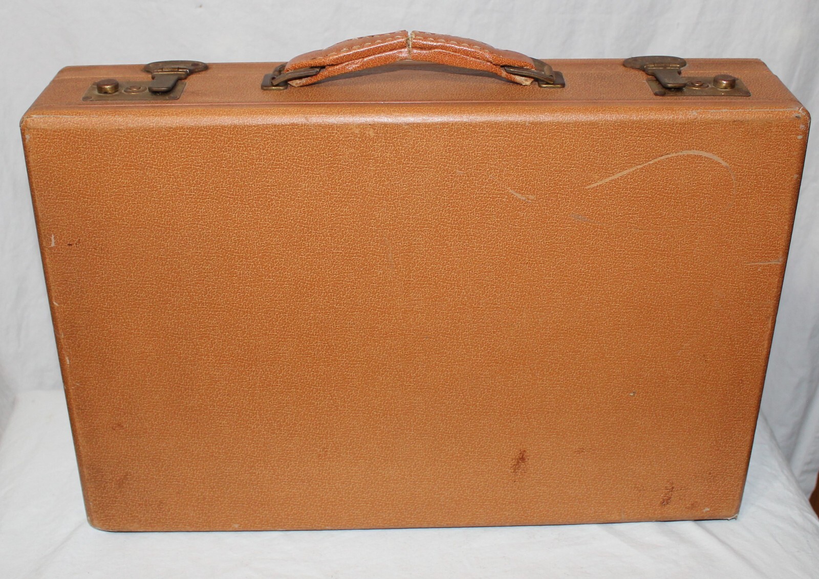 Vintage American Hardside Briefcase 17″ x 12″ x 3 1/2″ w/ keys Brown