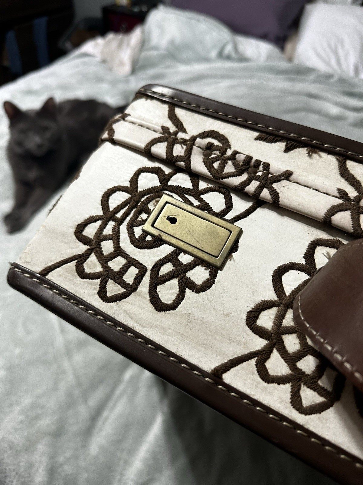Vtg 1970s Embroidered Daisy Hartmann Luggage