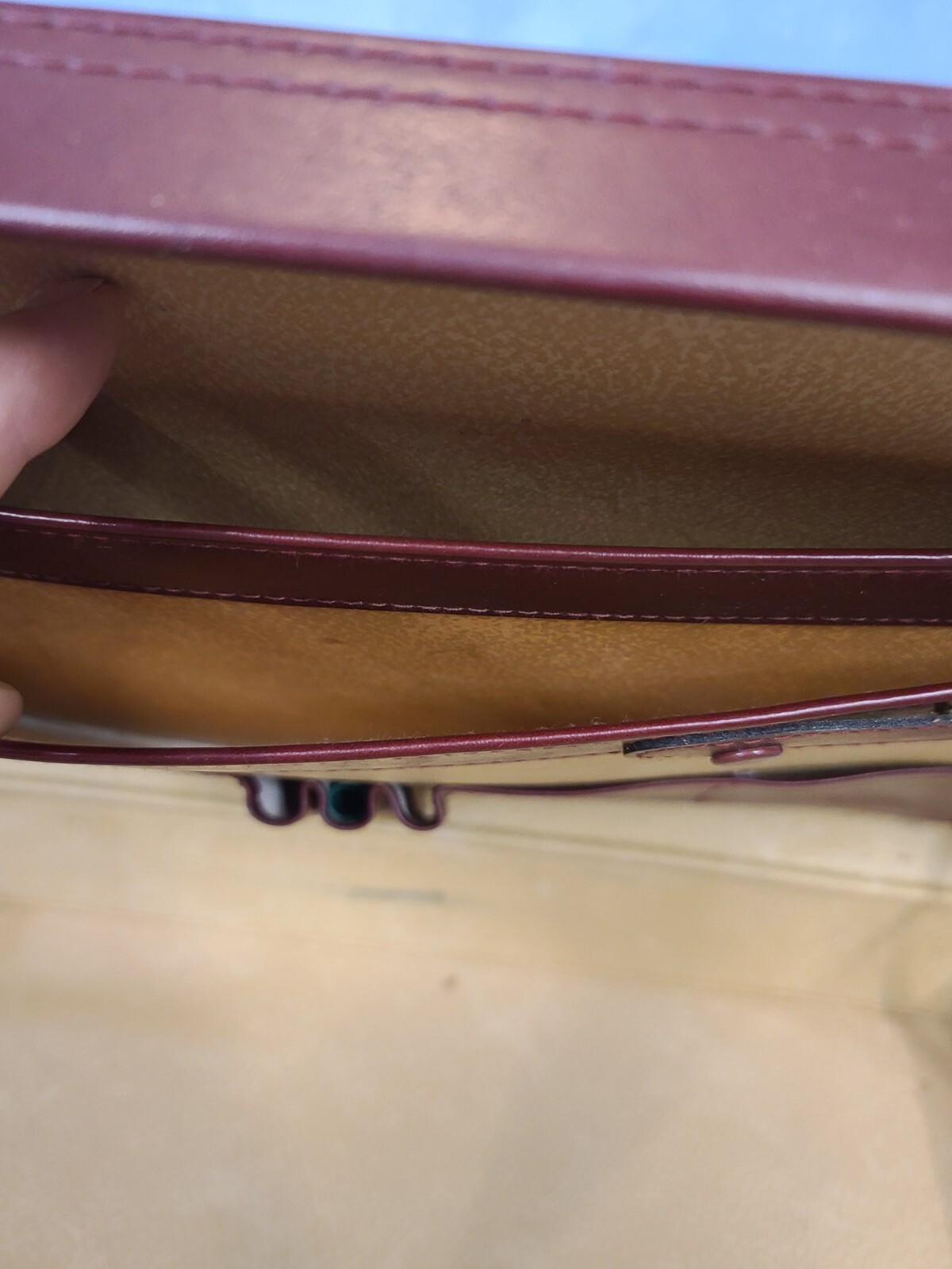 VTG Leather Briefcase The Wallstreeter by Earhart Burgundy Golden Accessories