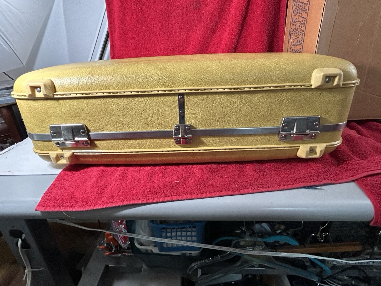 Escort Series Model 6024 24″ Gold Pullman Suitcase American Tourister With box