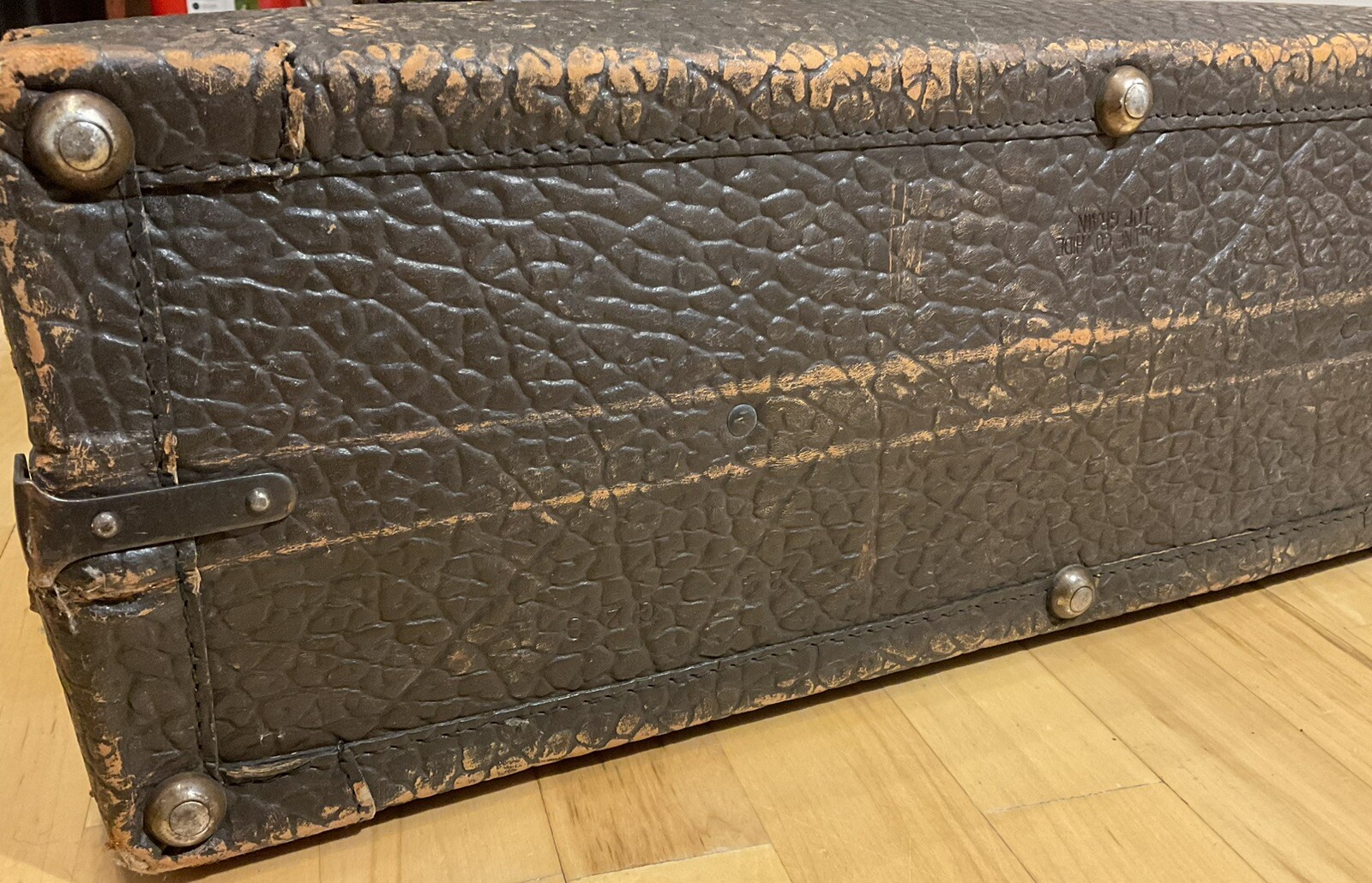 Antique Brown Cowhide Leather Walrus Like Skin Suitcase Luggage 24″ x 13” x 8”