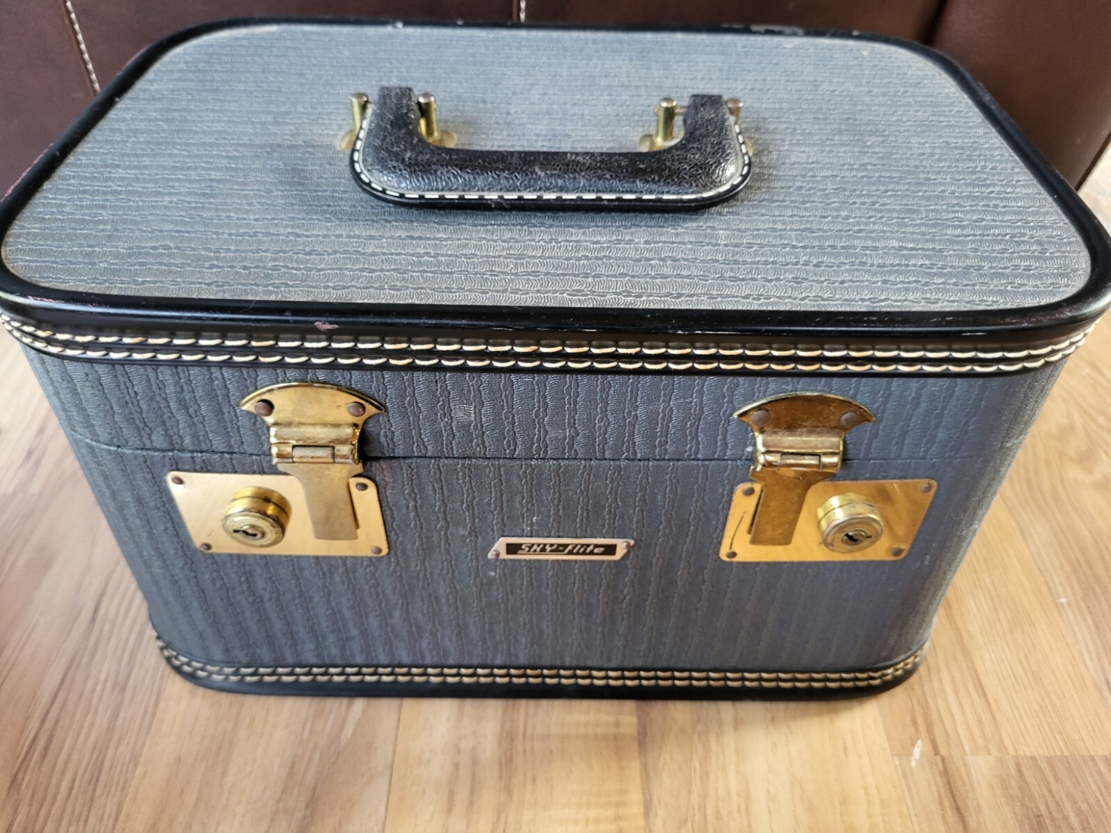Vintage Sky Flite Makeup Hard Shell Case