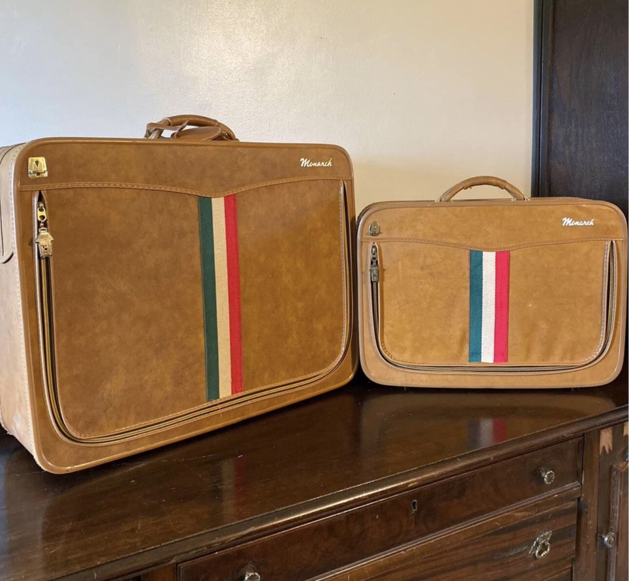 Vintage 1970’s Monarch Suitcase Set w/Locking Key Italian Flag Logo
