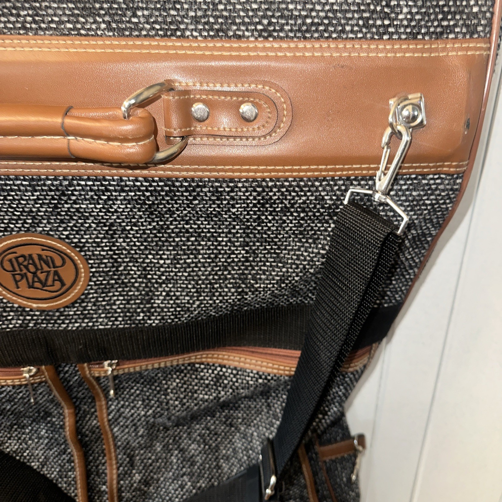 VTG Grand Plaza Suit Suitcase Travel Bag Great Condition See Photos