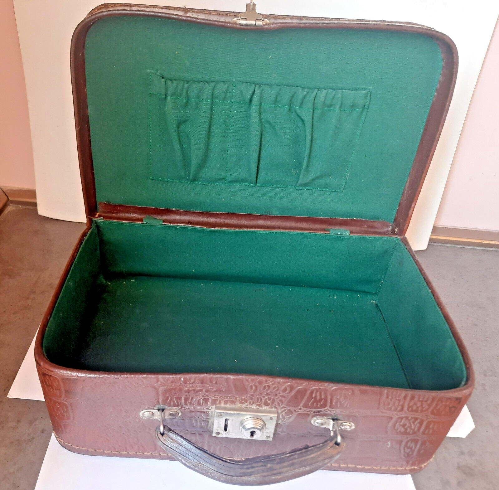 Old suitcase 1940-50s Vintage. THE USSR.