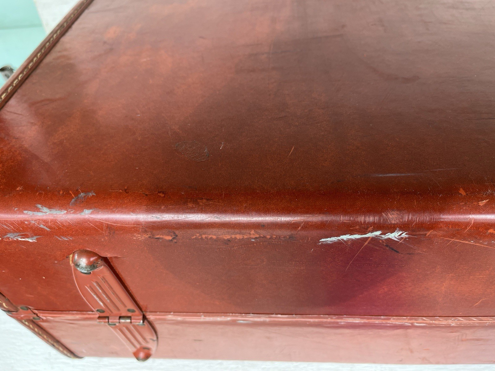 Vintage Brown Hard Shell Samsonite Suitcase Metal Locks Violet Fabric Interior