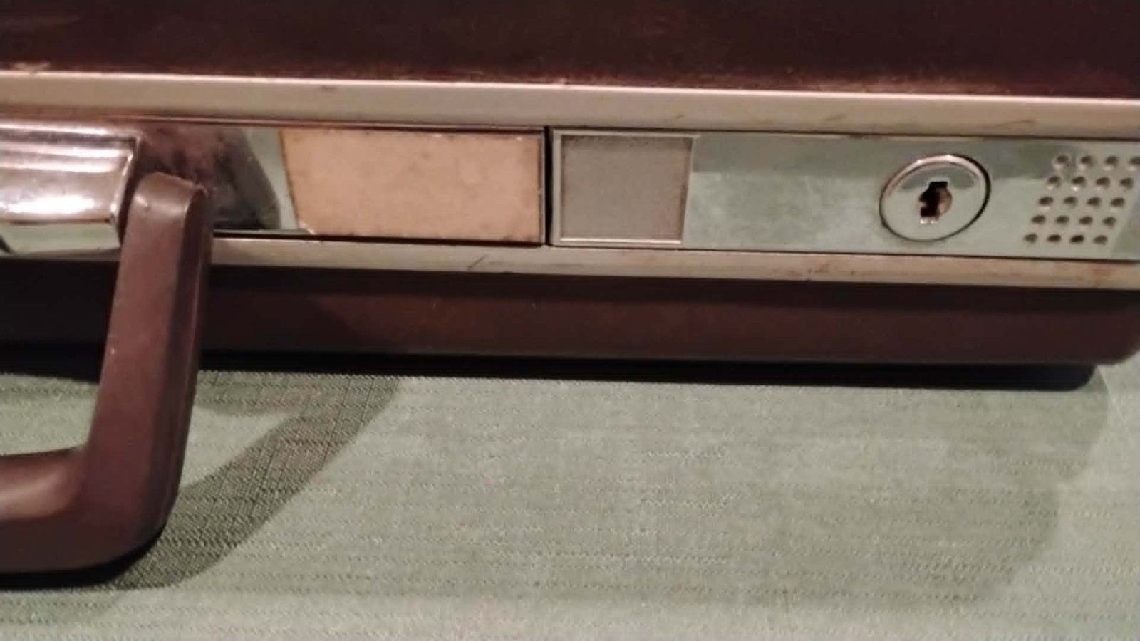 Vintage 1970s Samsonite Briefcase WITH KEY Brown Hard shell Inside Organization