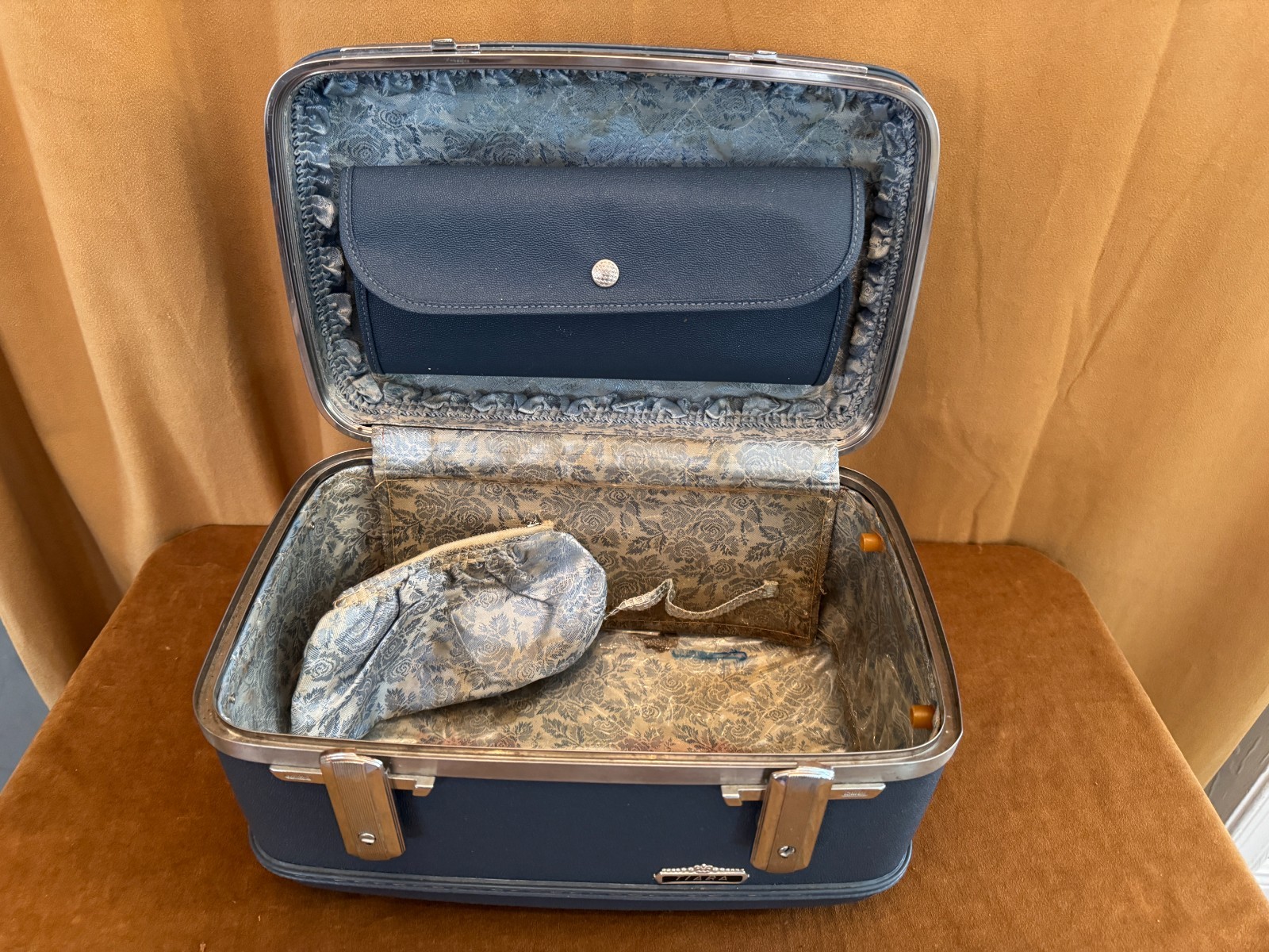 American Tourister Tiara train case #1000 in original box Blue vintage luggage