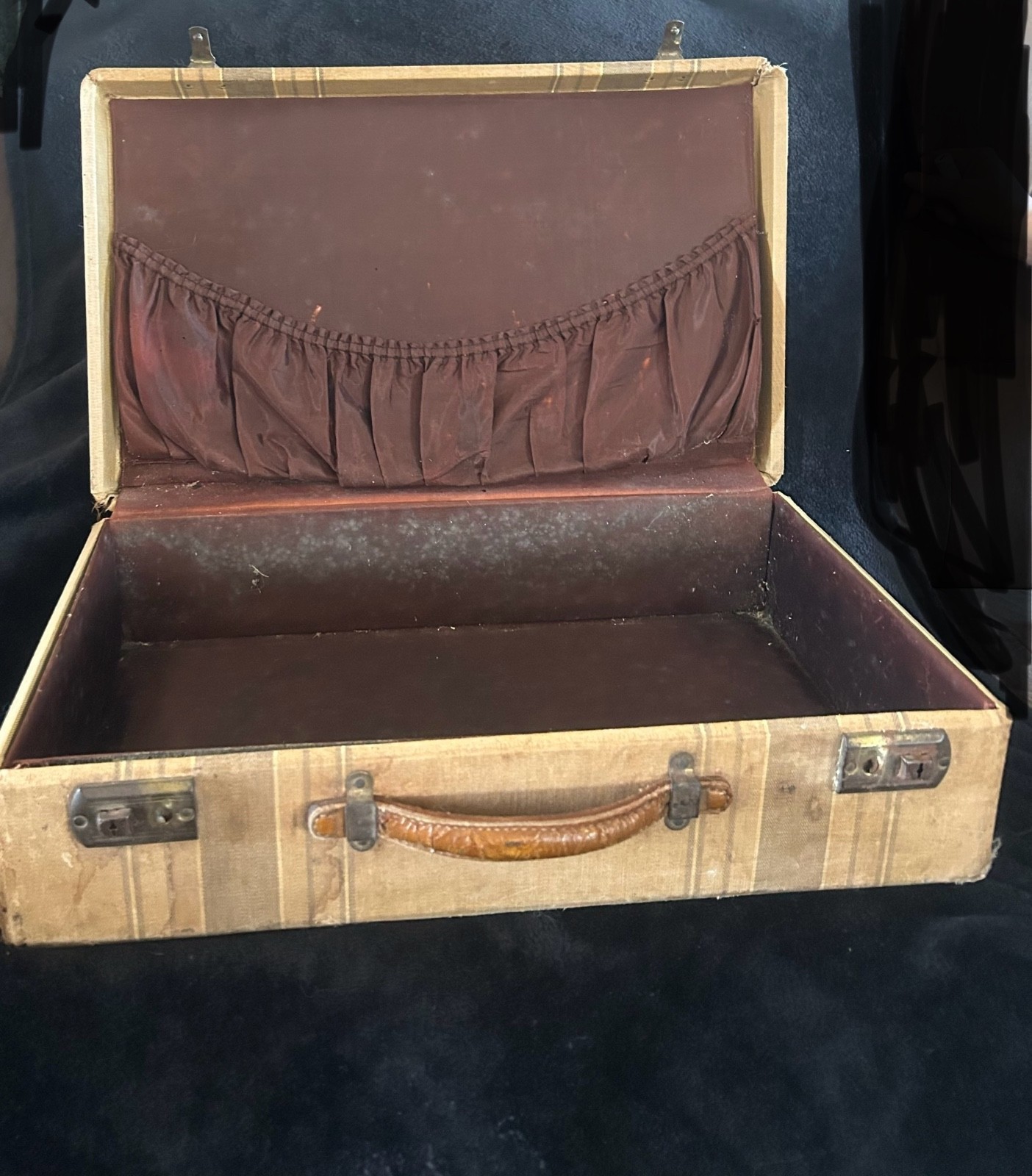 Vintage Luggage suitcase with leather handle
