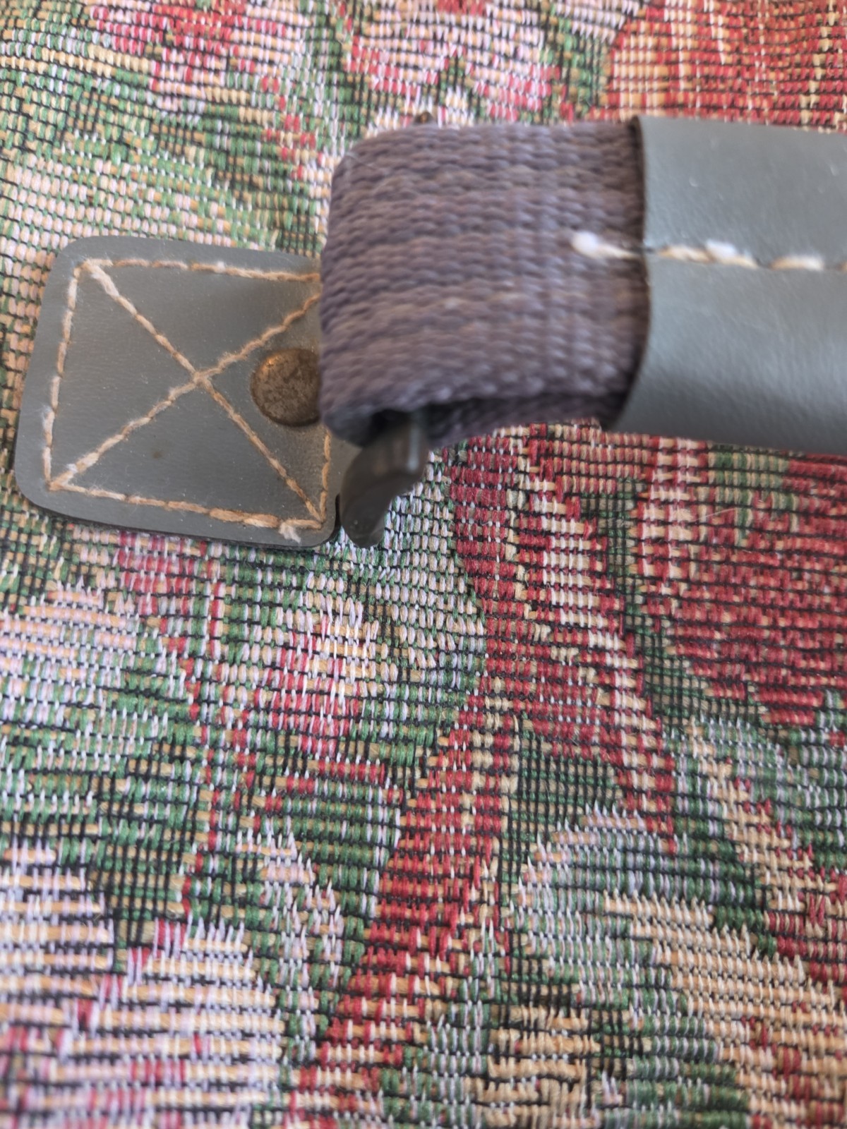 Near Mint Vintage 1980s Leisure Tapestry Train Case Makeup Travel Strap 14″, Vtg