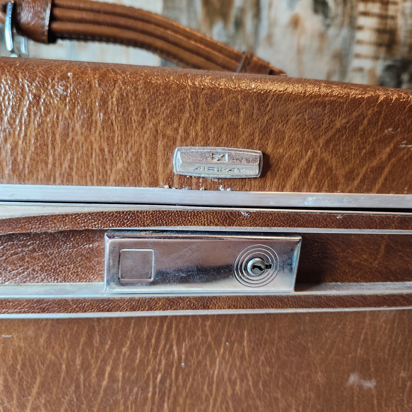 Airway Train Case Luggage Hard Shell Brown Mirror Vintage NO Key As Is Decor