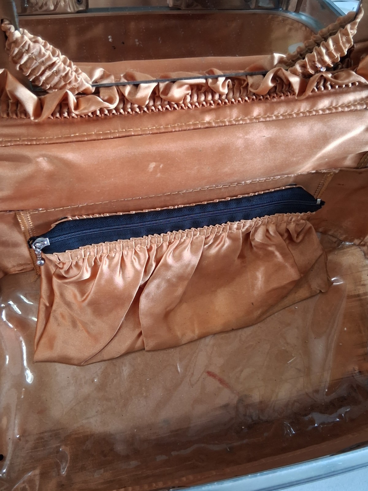 VTG MCM 1960’s”Eaton” Travel Hardshell Traincase; Cosmetic/Toiletry Case; Footed