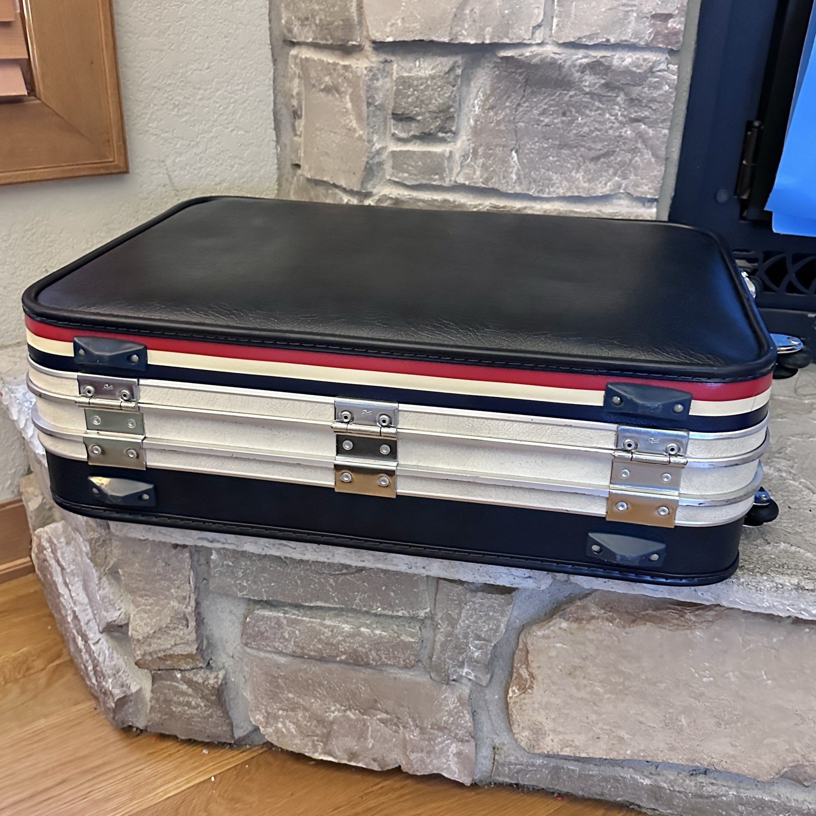 Near Mint Skyway Maruem Blue Vintage Rolling Spinner Suitcase Luggage 24x18x8”
