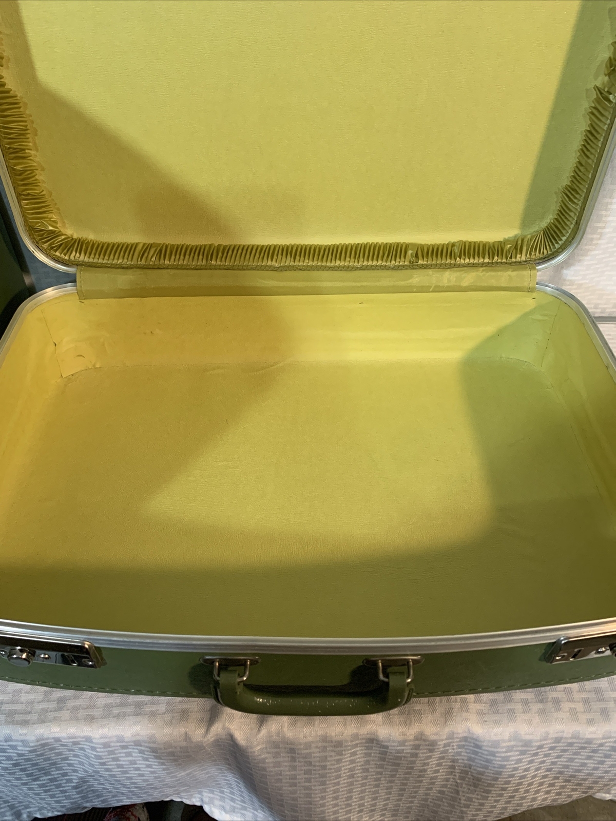 Vintage 2 Piece Train Case Avocado Green Suitcases 20.5” X 14” & 23.5” X 16”