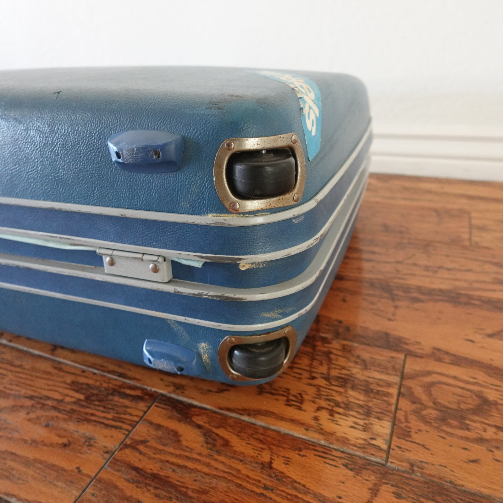 Vintage Samsonite Silhouette Blue Hard Shell Suitcase Large 29″ Luggage Retro