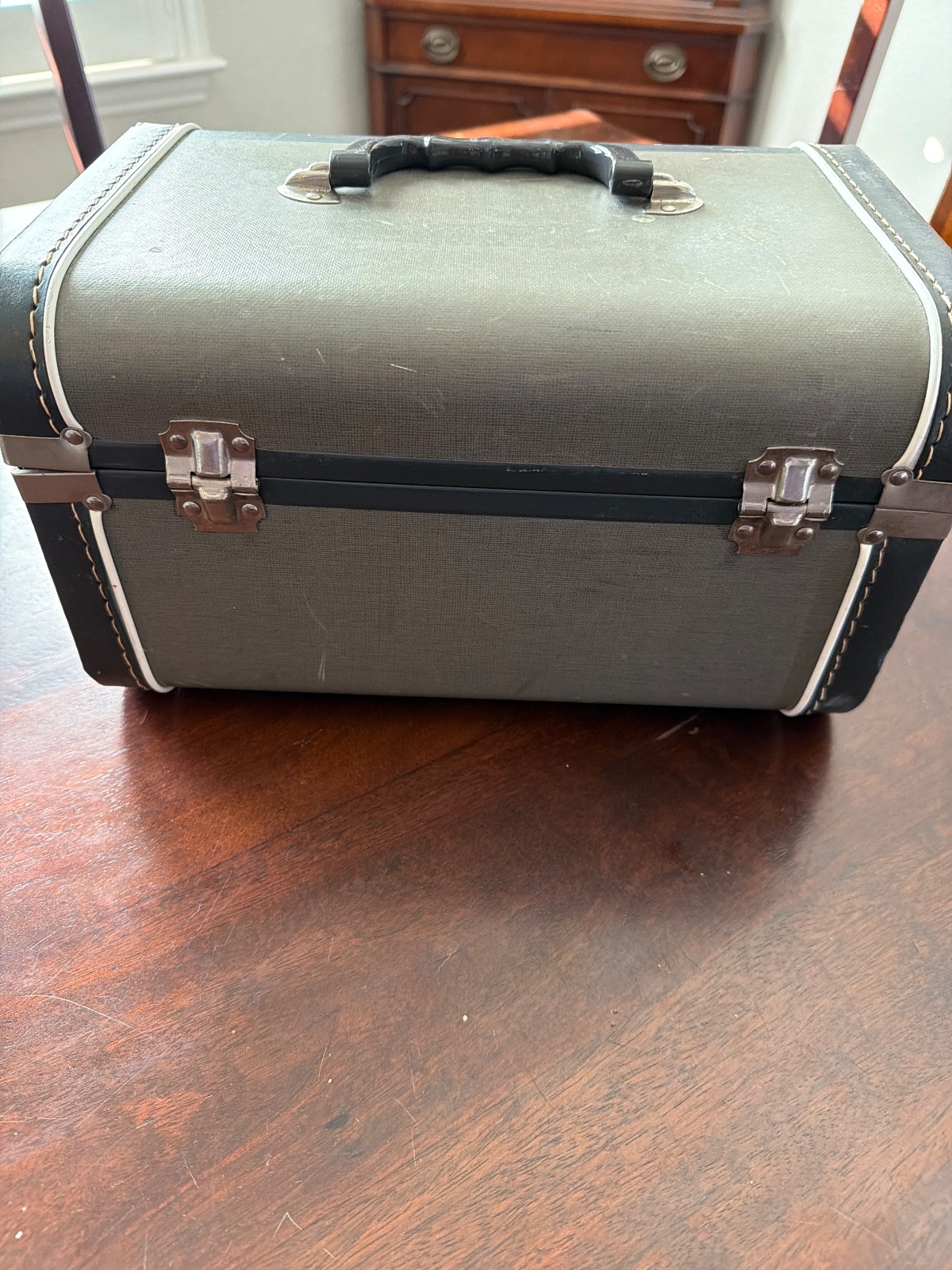 Vintage Blue Cosmetic Train Case Hard Shell Luggage Vinyl Mirror NO KEY