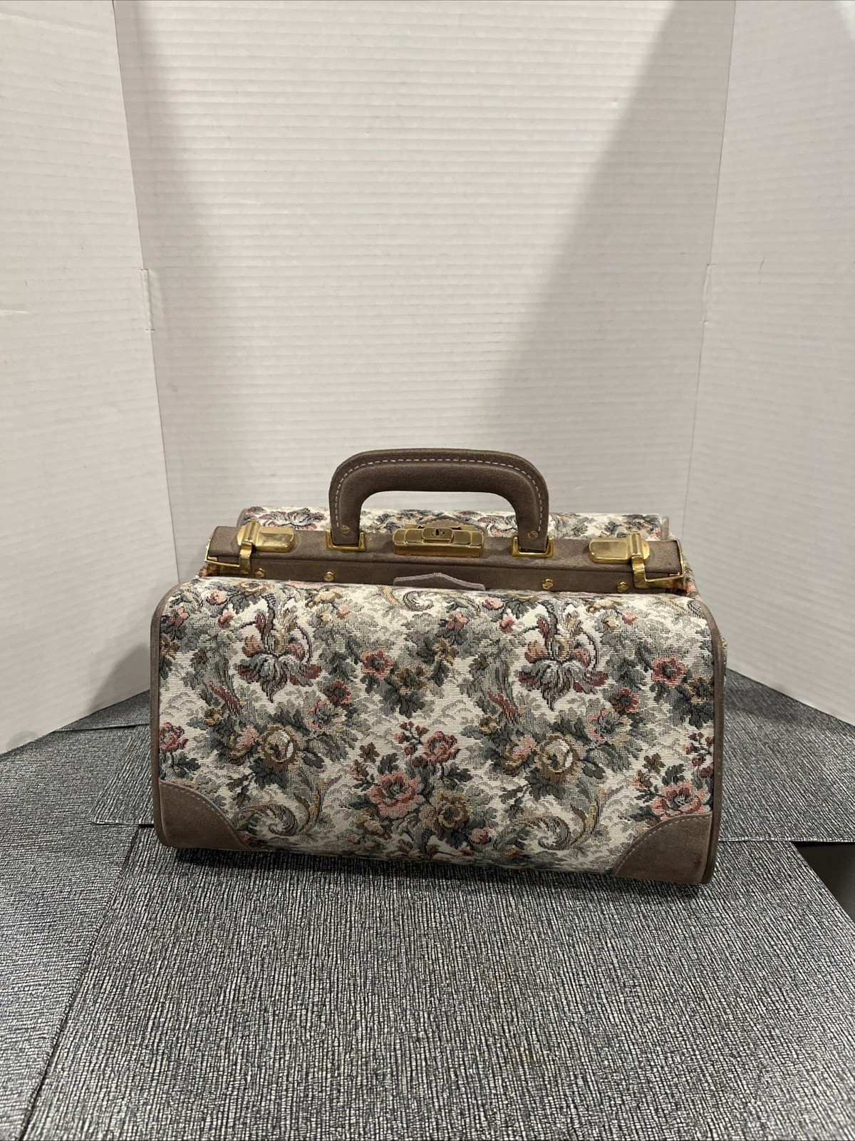 Vintage FRENCH LUGGAGE CO. Paradise Tapestry & Suede Doctor Train Case No Keys