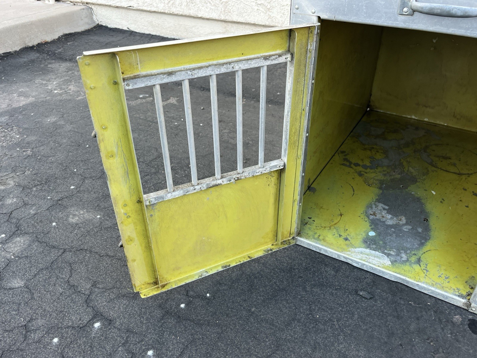 Large Vintage Airborne Heavy Duty Dog Pet Wildlife Airline Cargo Crate Carrier