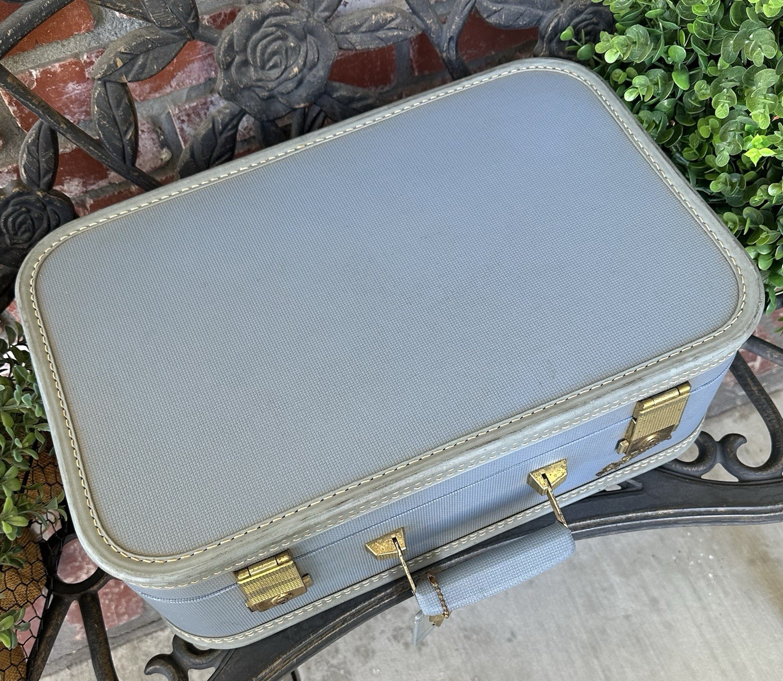 Vintage Lady Baltimore Luggage; Baby Blue W/Lavender Silk Inter; Luggage Tag/Key