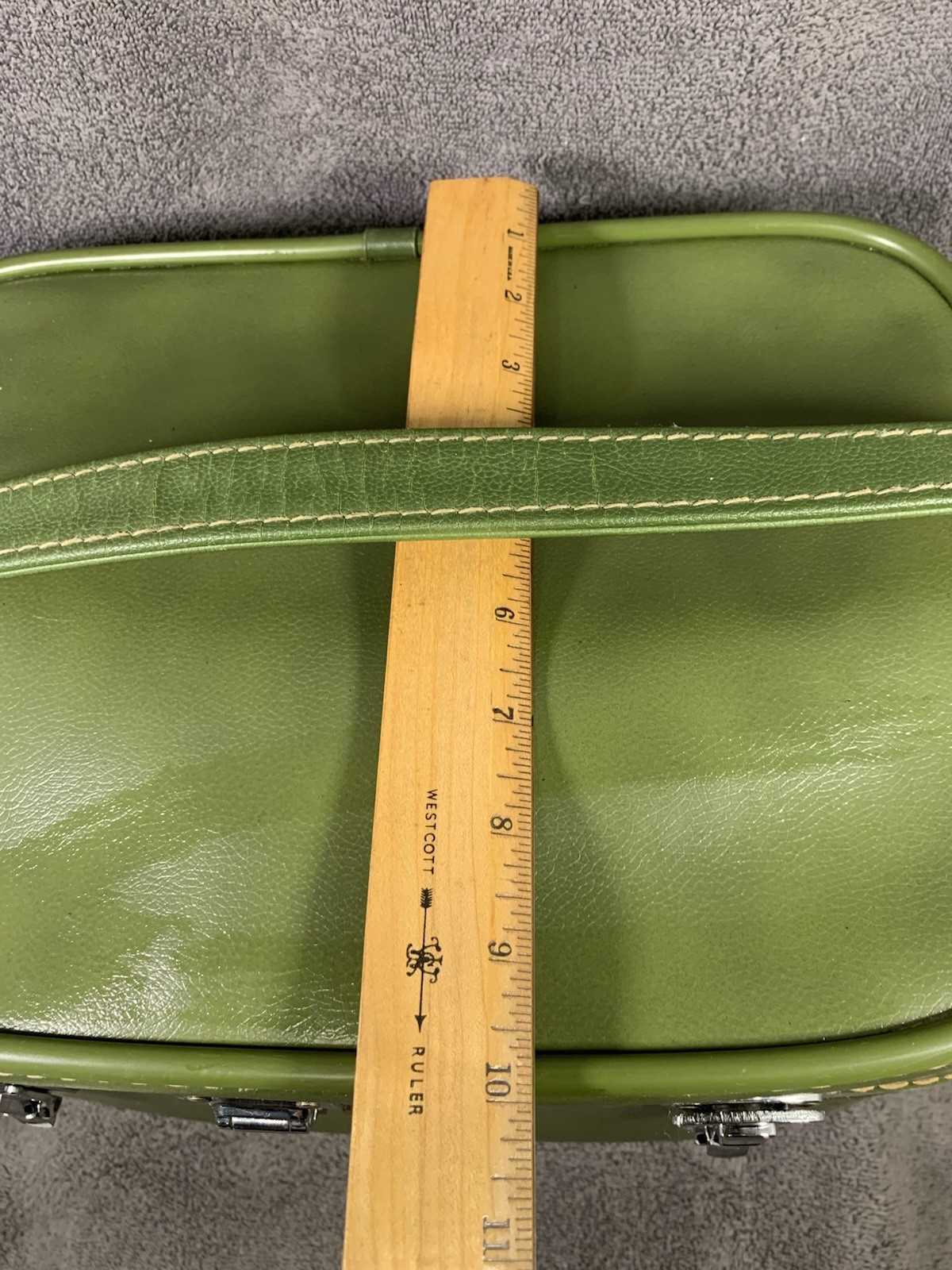 Suitcase Avocado Green Corbin Sesamee Latch Retro Look Nice