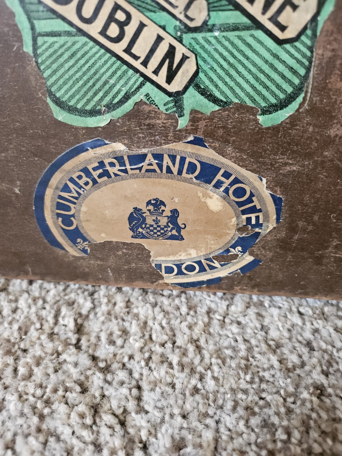 Antique Samsonite Streamlite Luggage Suitcase Travel Stickers Vegas, Dublin,