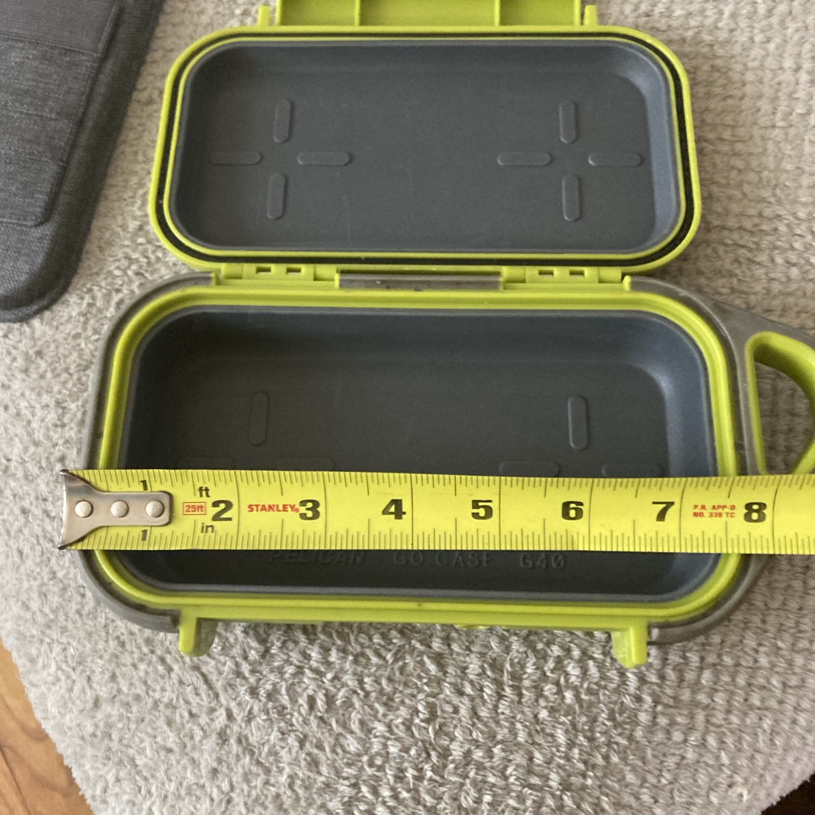 Pelican Go-Case G10 (G10)Great Condition Lime Green Gray With Handle And Insert