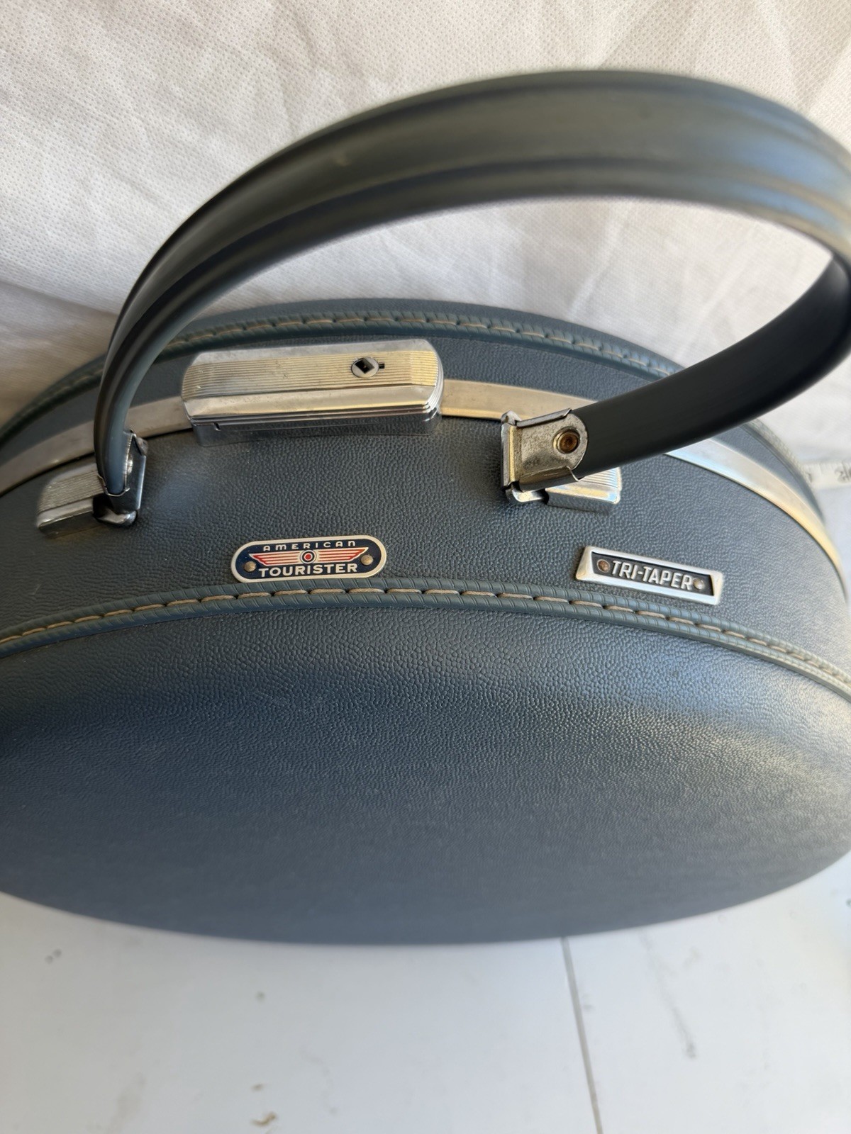 Vintage Blue American Tourister Tri-Taper Round Hat Box Suitcase WITH KEY!!