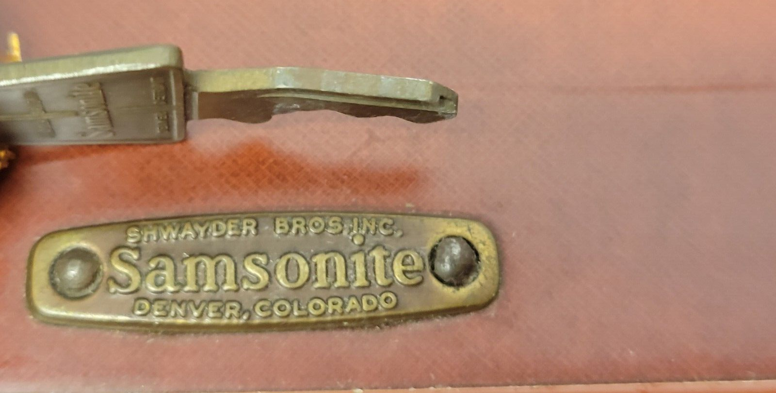 Samsonite Suitcase Luggage w/ KEY Shwayder Bros VTG 19″x26″ Denver Colorado 4936