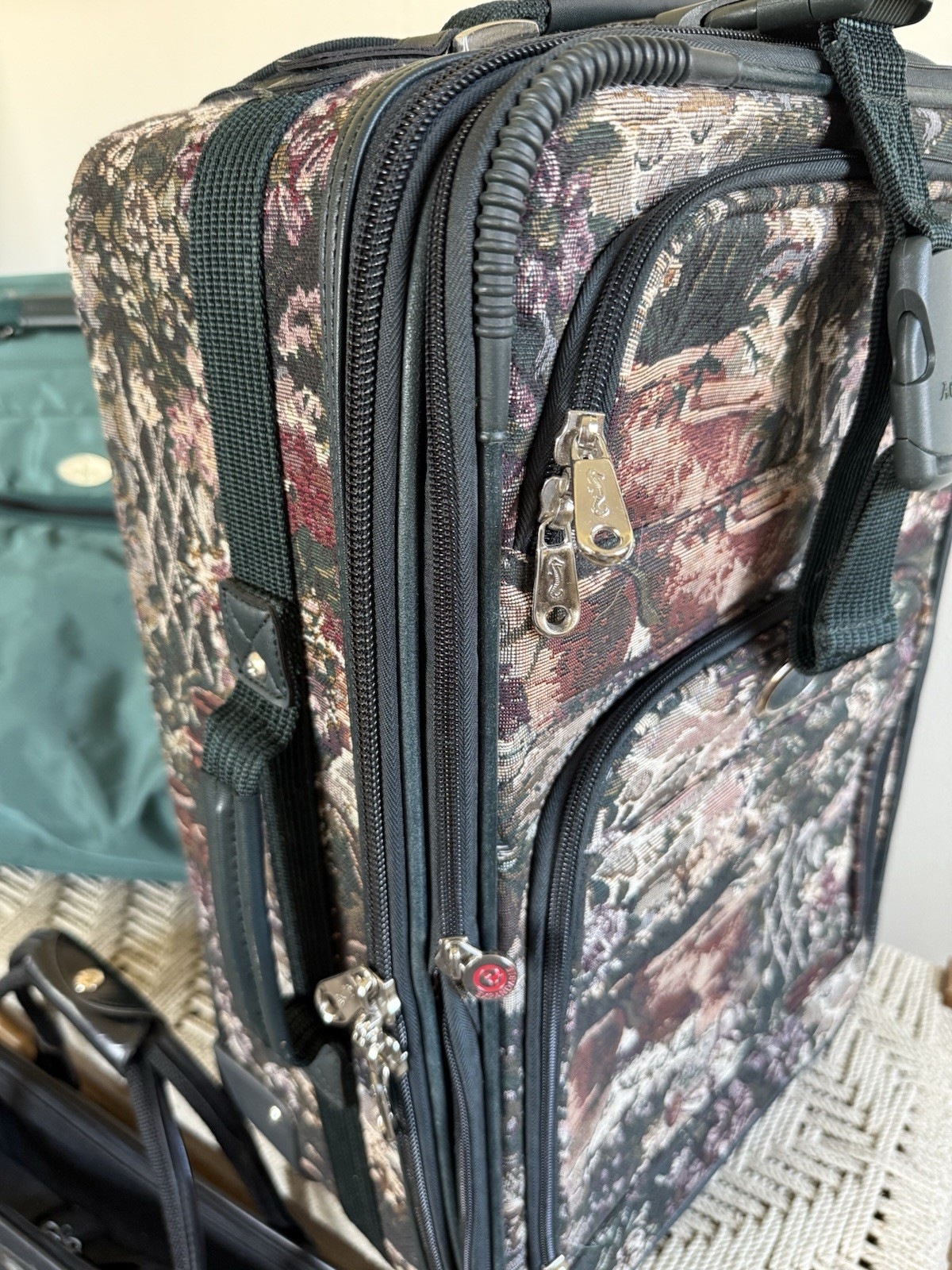 🍊Vintage Lot of 4 Atlantic Suitcase/Bags Floral Tapestry w/ Wheels Garment More