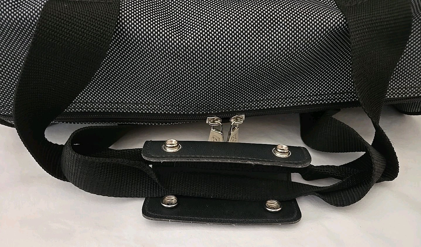 Pierre Cardin 16″ Travel Bag. Pre-owned, Very Good Condition