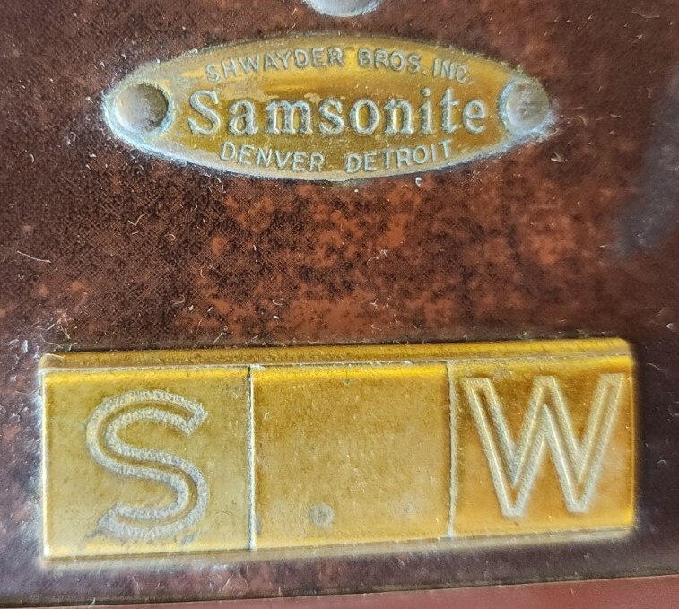 Shwayder Bros Samsonite 1939 Suitcase Hardside Vulcanized 21×17×8″ Brass Hangers